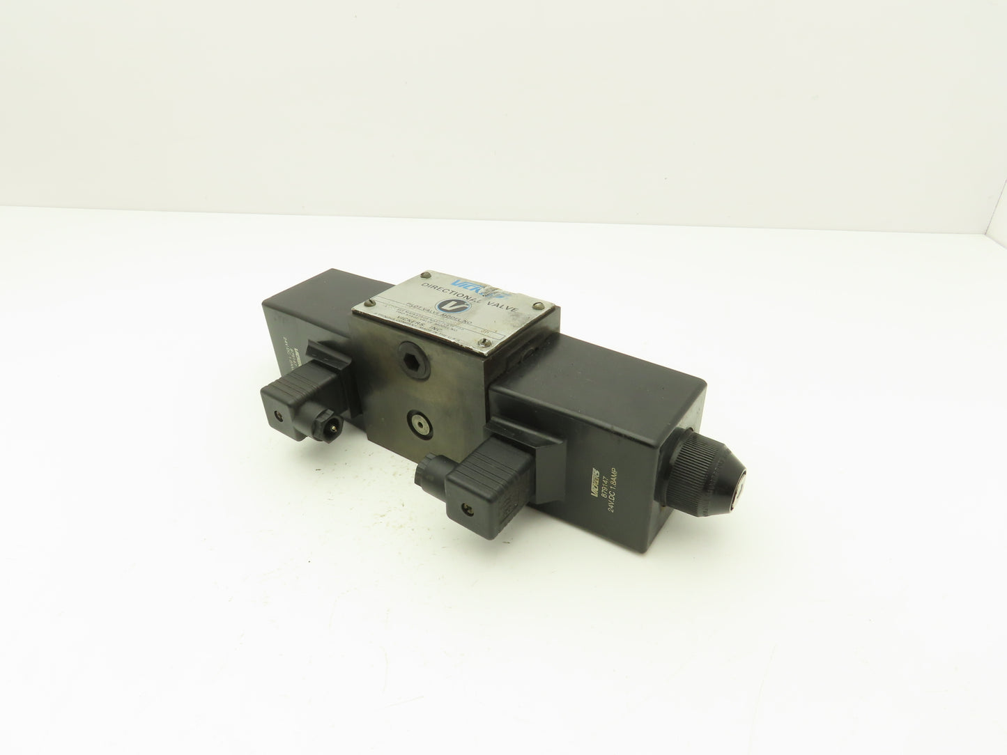 Vickers DG4S4 0133C U H 60 Directional Control Solenoid Valve