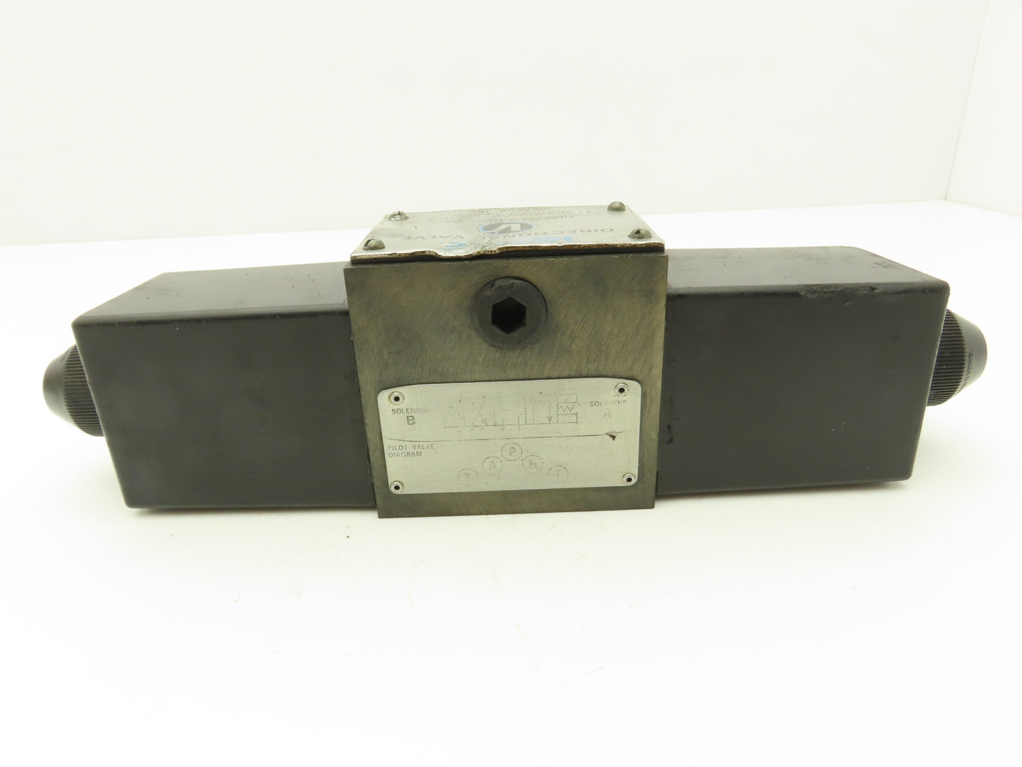 Vickers DG4S4 0133C U H 60 Directional Control Solenoid Valve