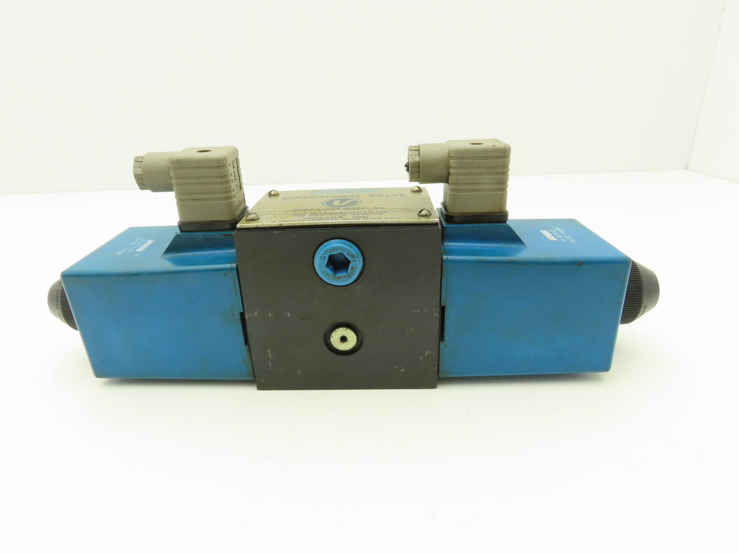 Vickers DG4S4 0133C U H 60 Directional Control Solenoid Valve