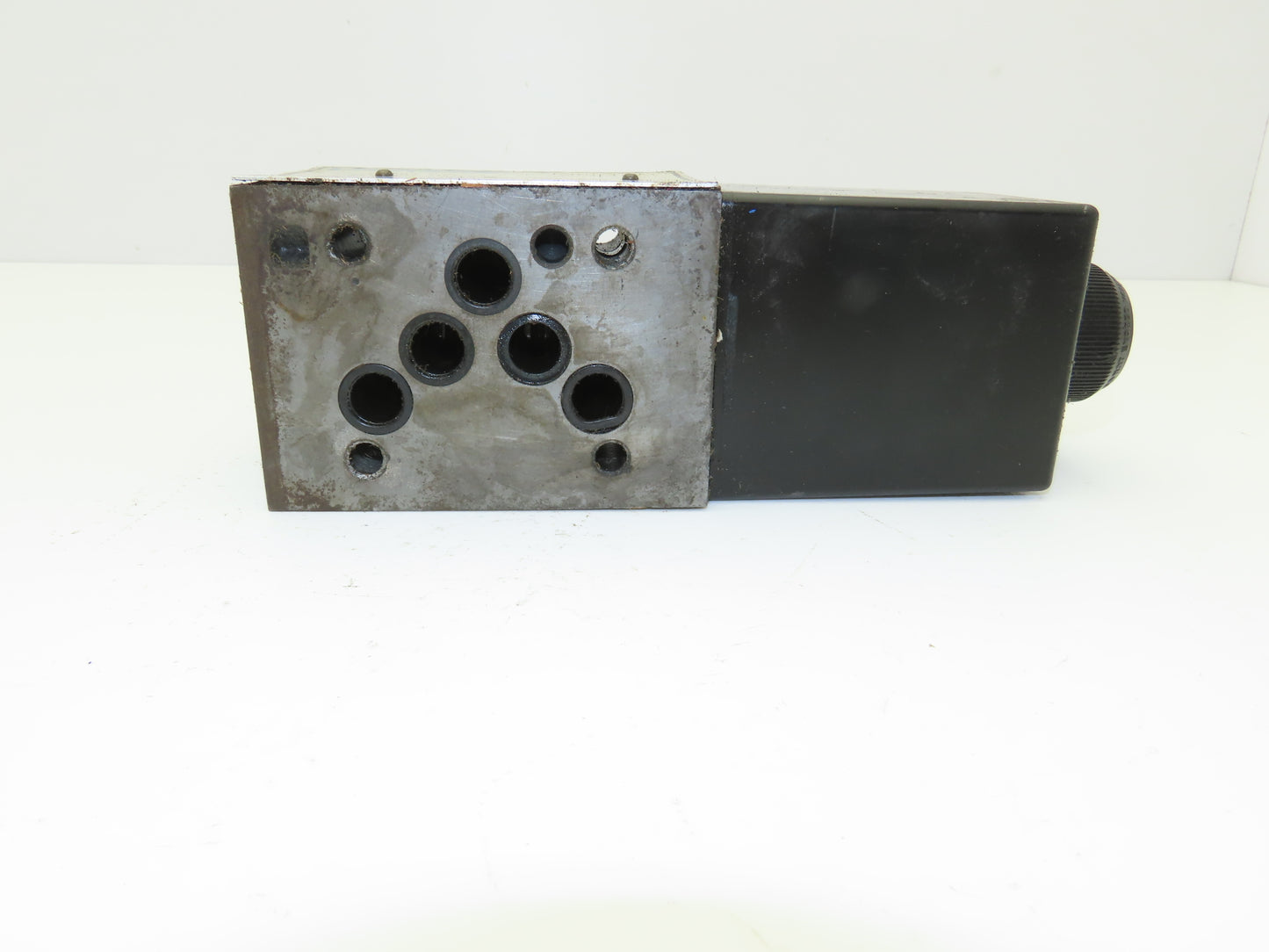 Vickers DG4S4 012B U H 60 S495 Directional Control Solenoid Valve 24VDC