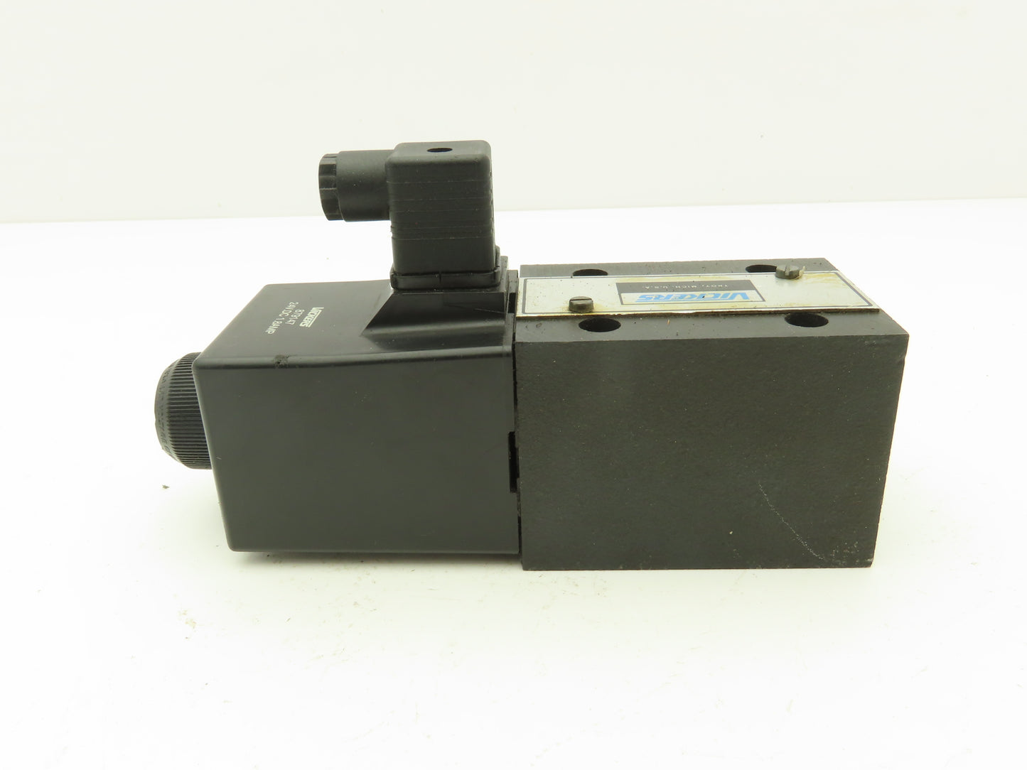 Vickers DG4S4 012B U H 60 S552 Directional Control Solenoid Valve 24VDC