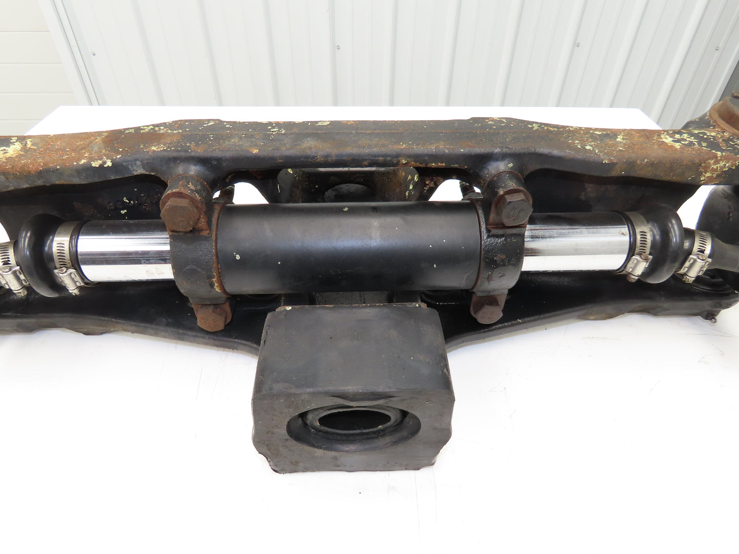 Hyster E60Z-33 Electric Forklift Rear Axle Dual Hydraulic Steering Assembly