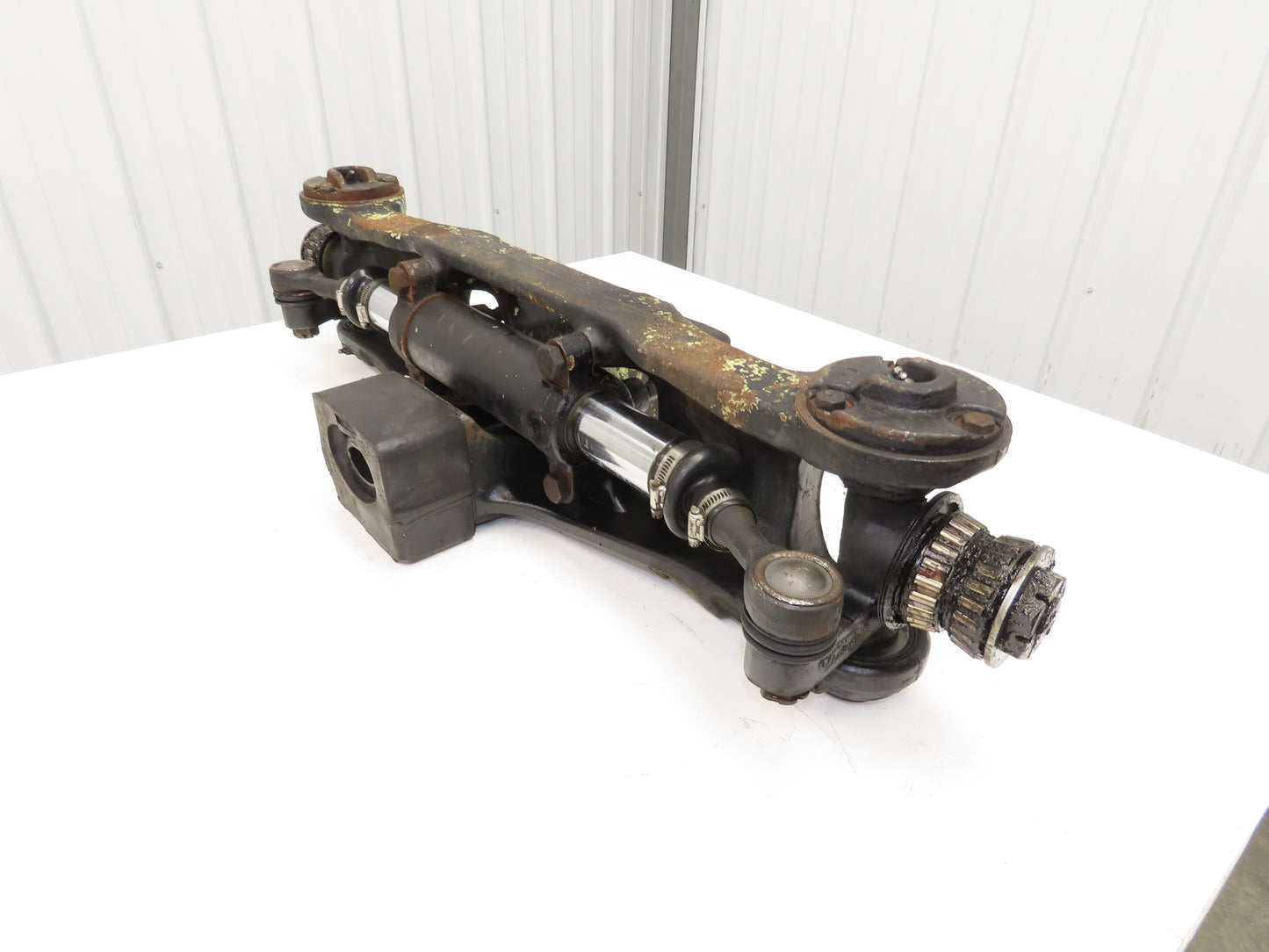 Hyster E60Z-33 Electric Forklift Rear Axle Dual Hydraulic Steering Assembly