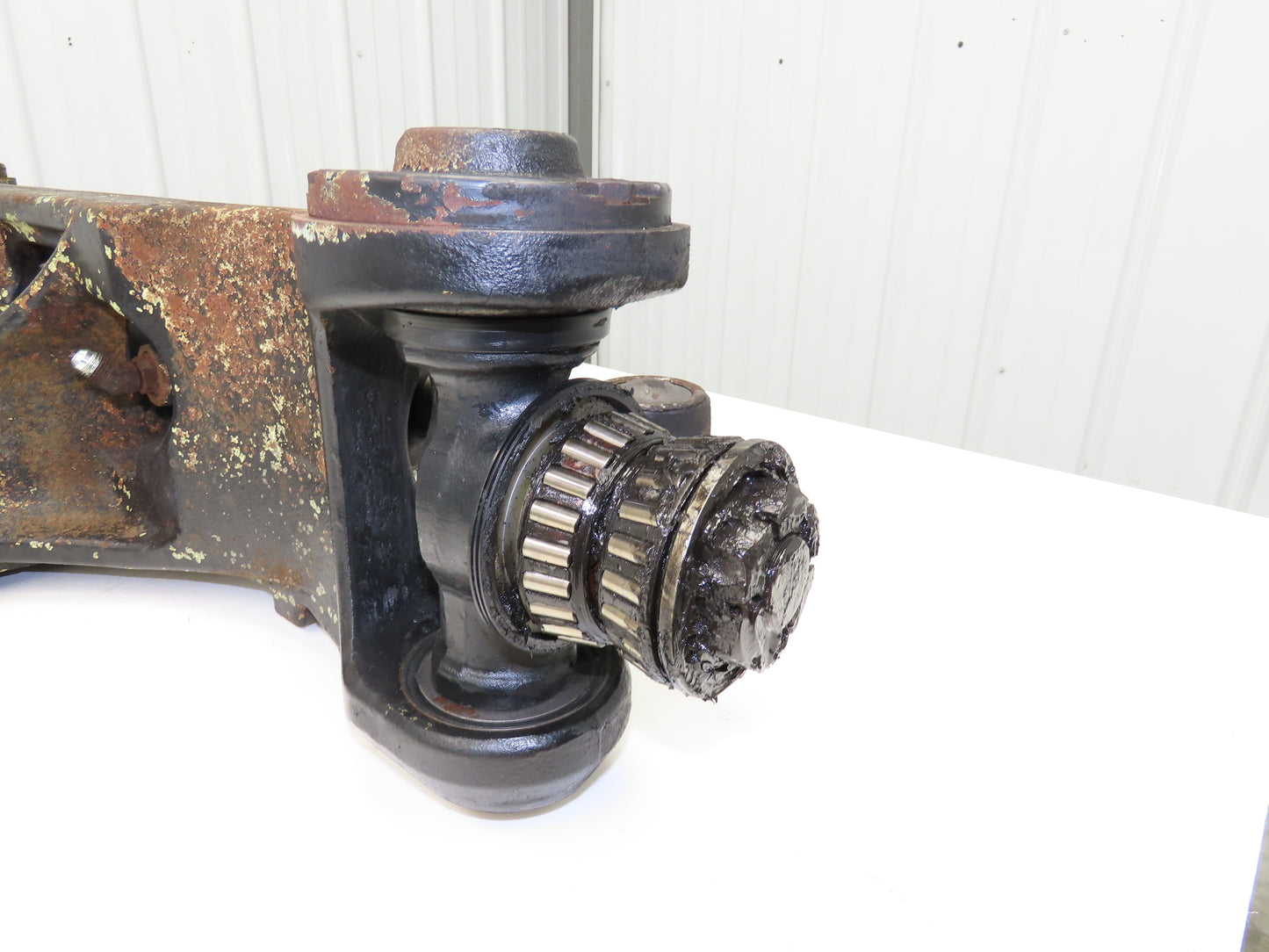 Hyster E60Z-33 Electric Forklift Rear Axle Dual Hydraulic Steering Assembly