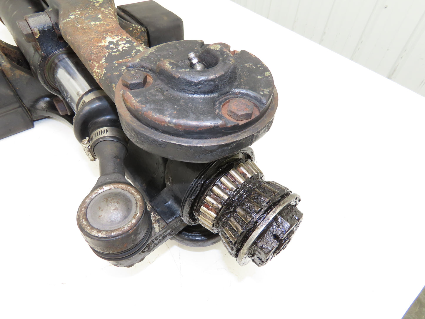 Hyster E60Z-33 Electric Forklift Rear Axle Dual Hydraulic Steering Assembly