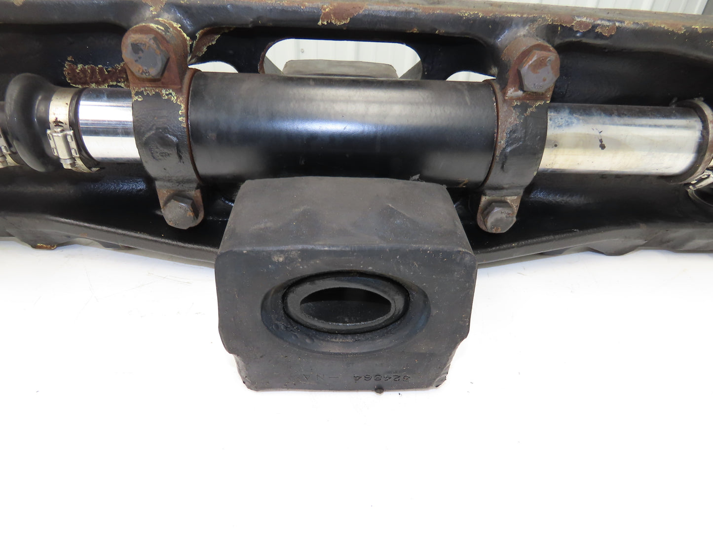 Hyster E60Z-33 Electric Forklift Rear Axle Dual Hydraulic Steering Assembly