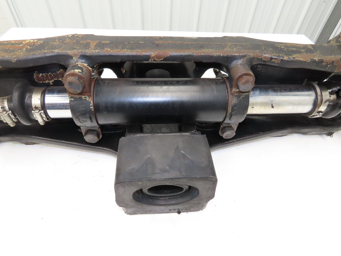 Hyster E60Z-33 Electric Forklift Rear Axle Dual Hydraulic Steering Assembly