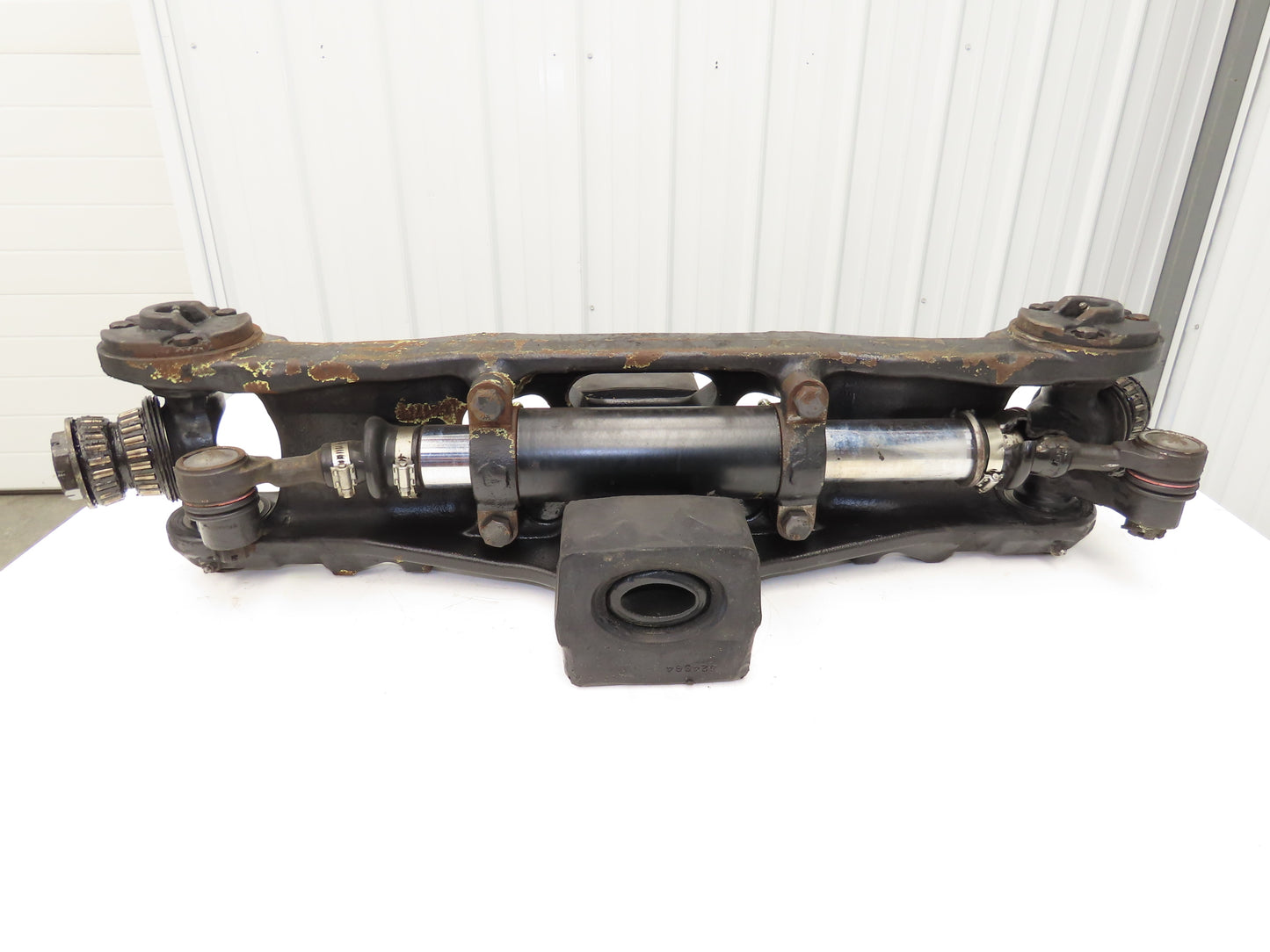 Hyster E60Z-33 Electric Forklift Rear Axle Dual Hydraulic Steering Assembly