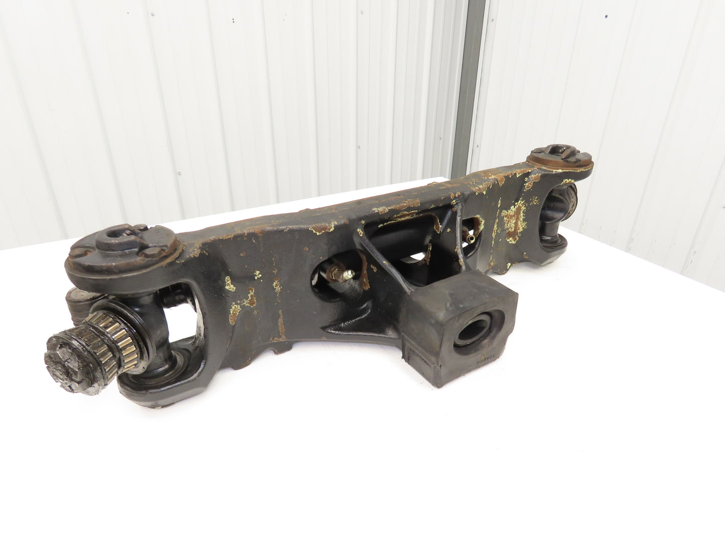 Hyster E60Z-33 Electric Forklift Rear Axle Dual Hydraulic Steering Assembly