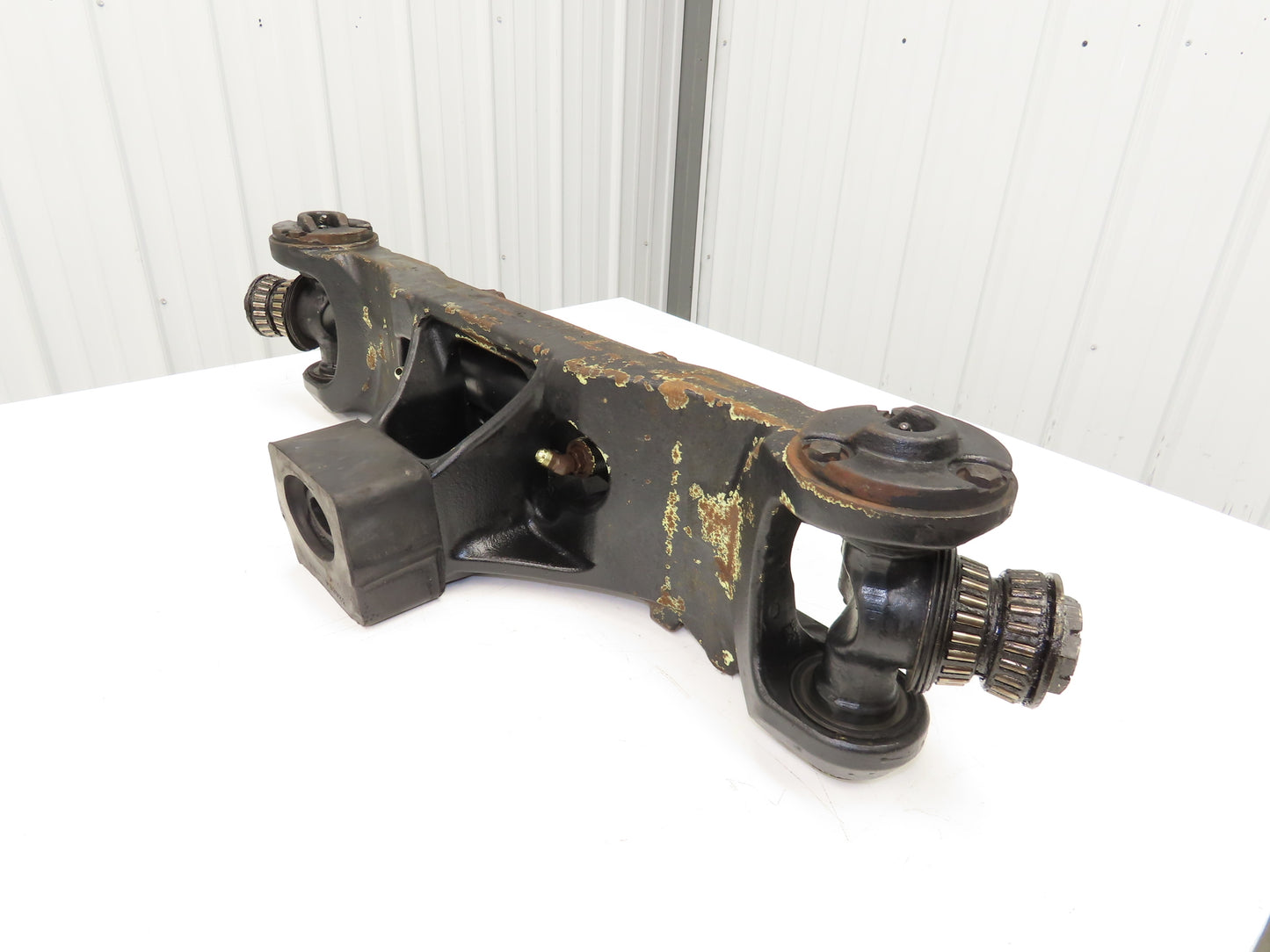 Hyster E60Z-33 Electric Forklift Rear Axle Dual Hydraulic Steering Assembly