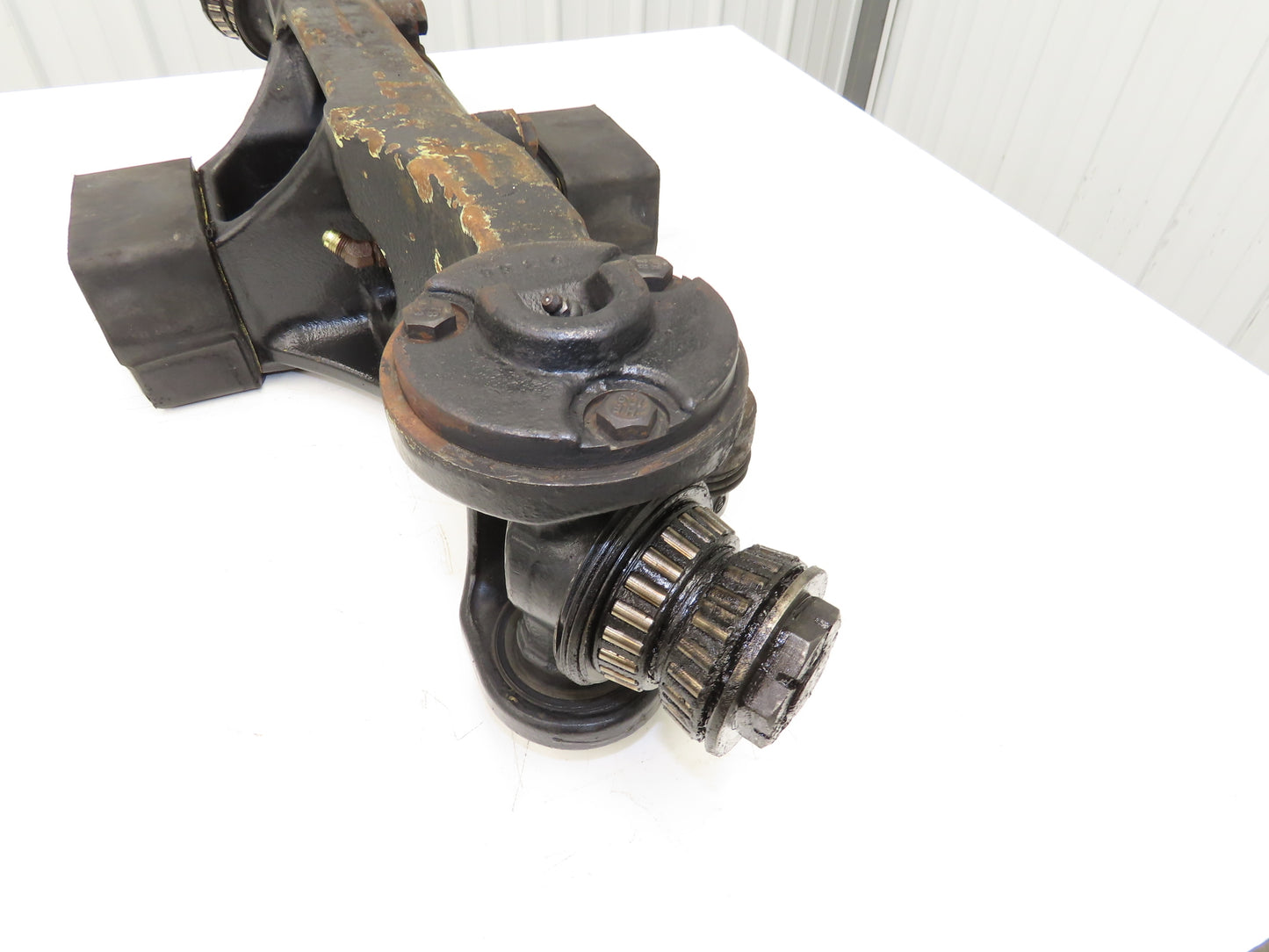 Hyster E60Z-33 Electric Forklift Rear Axle Dual Hydraulic Steering Assembly