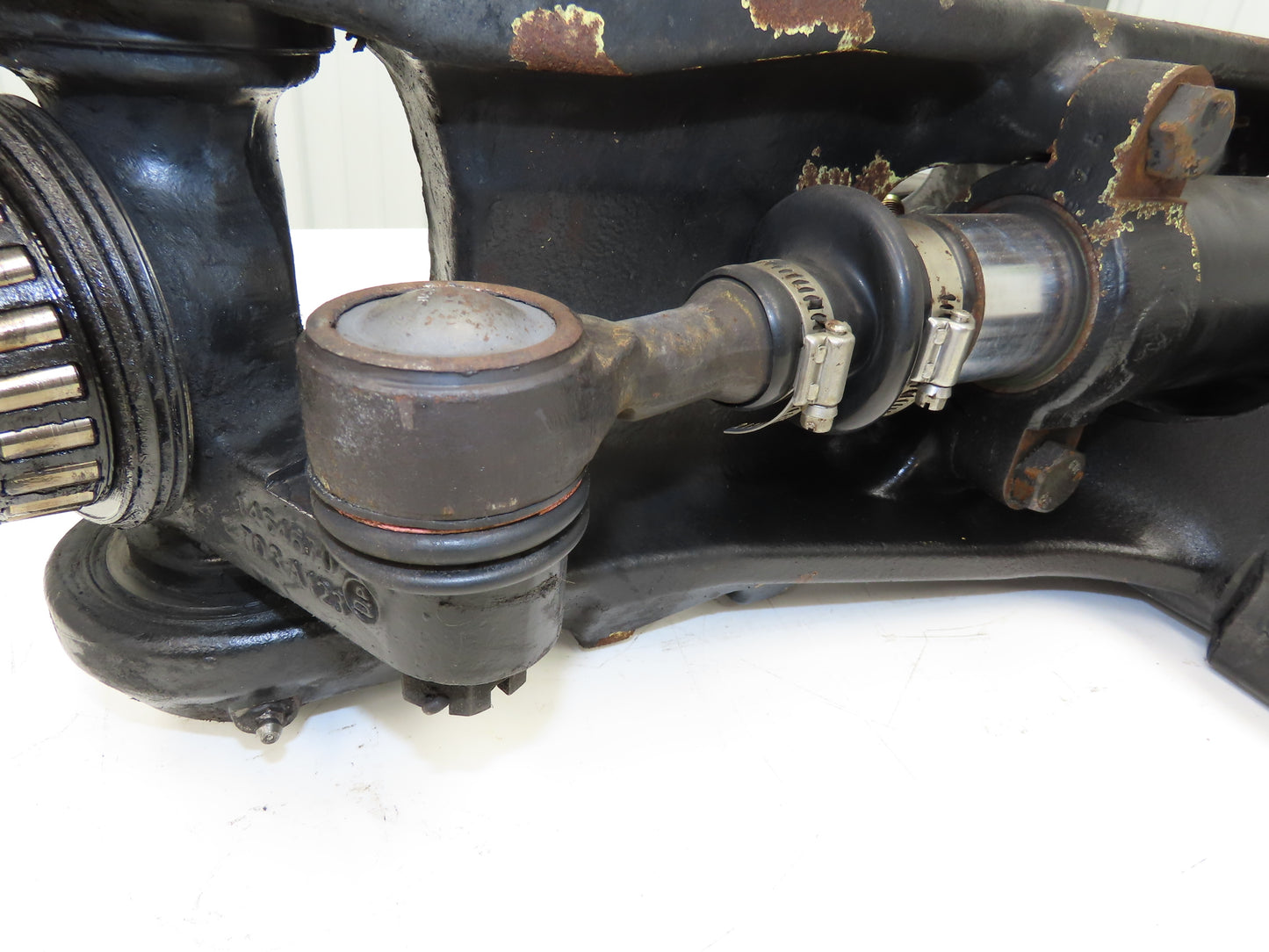 Hyster E60Z-33 Electric Forklift Rear Axle Dual Hydraulic Steering Assembly