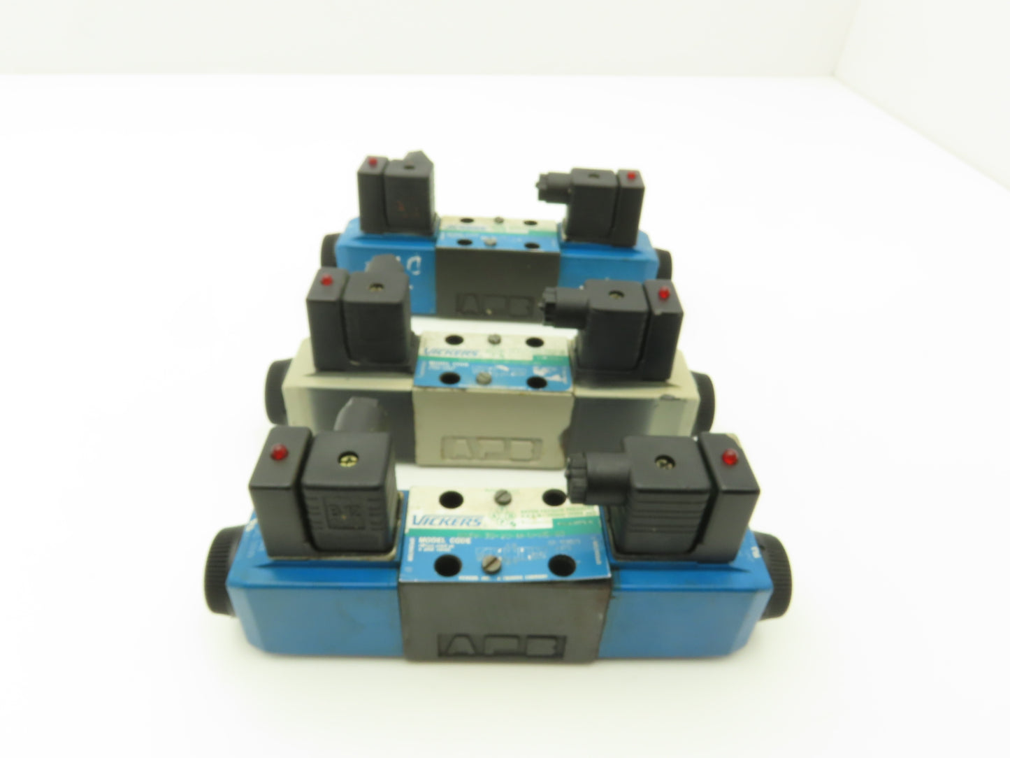 Vickers DG4V-3S-2C-M-U-H5-60 Hydraulic Directional Solenoid Valve 24VDC Lot of 3