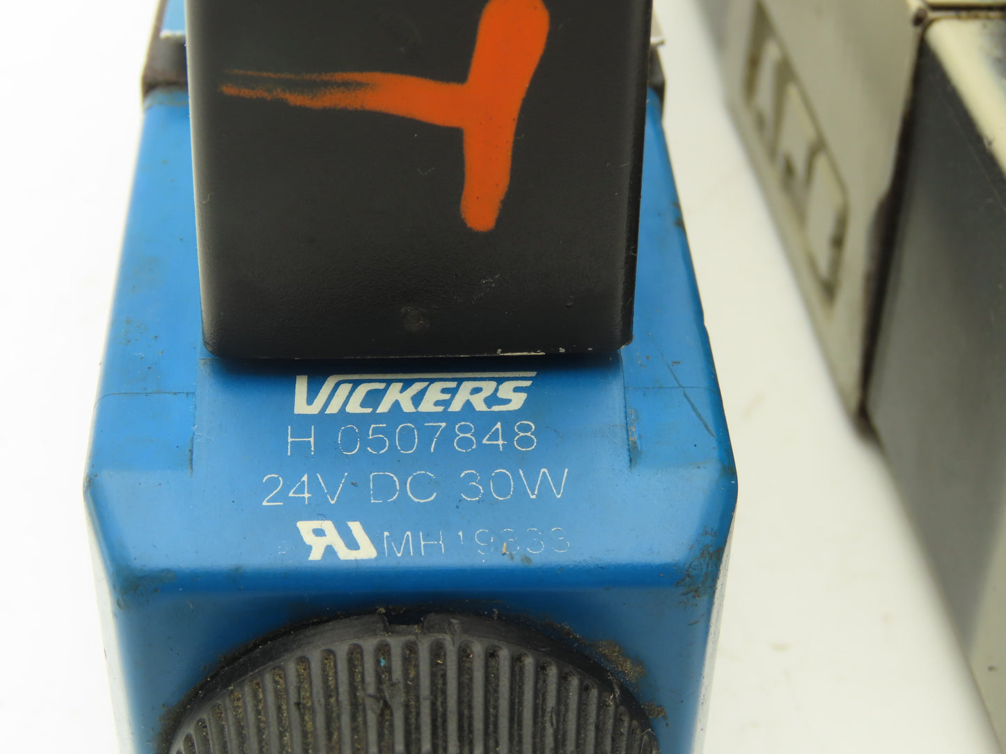 Vickers DG4V-3S-2C-M-U-H5-60 Hydraulic Directional Solenoid Valve 24VDC Lot of 3