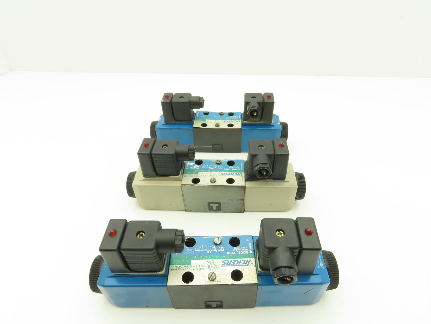 Vickers DG4V-3S-2C-M-U-H5-60 Hydraulic Directional Solenoid Valve 24VDC Lot of 3