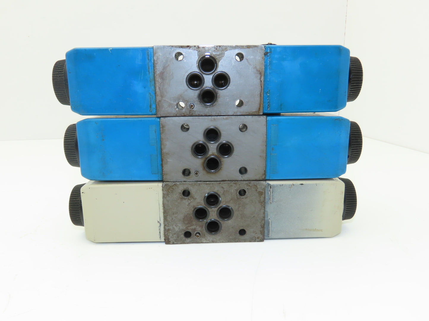 Vickers DG4V-3S-2C-M-U-H5-60 Hydraulic Directional Solenoid Valve 24VDC Lot of 3