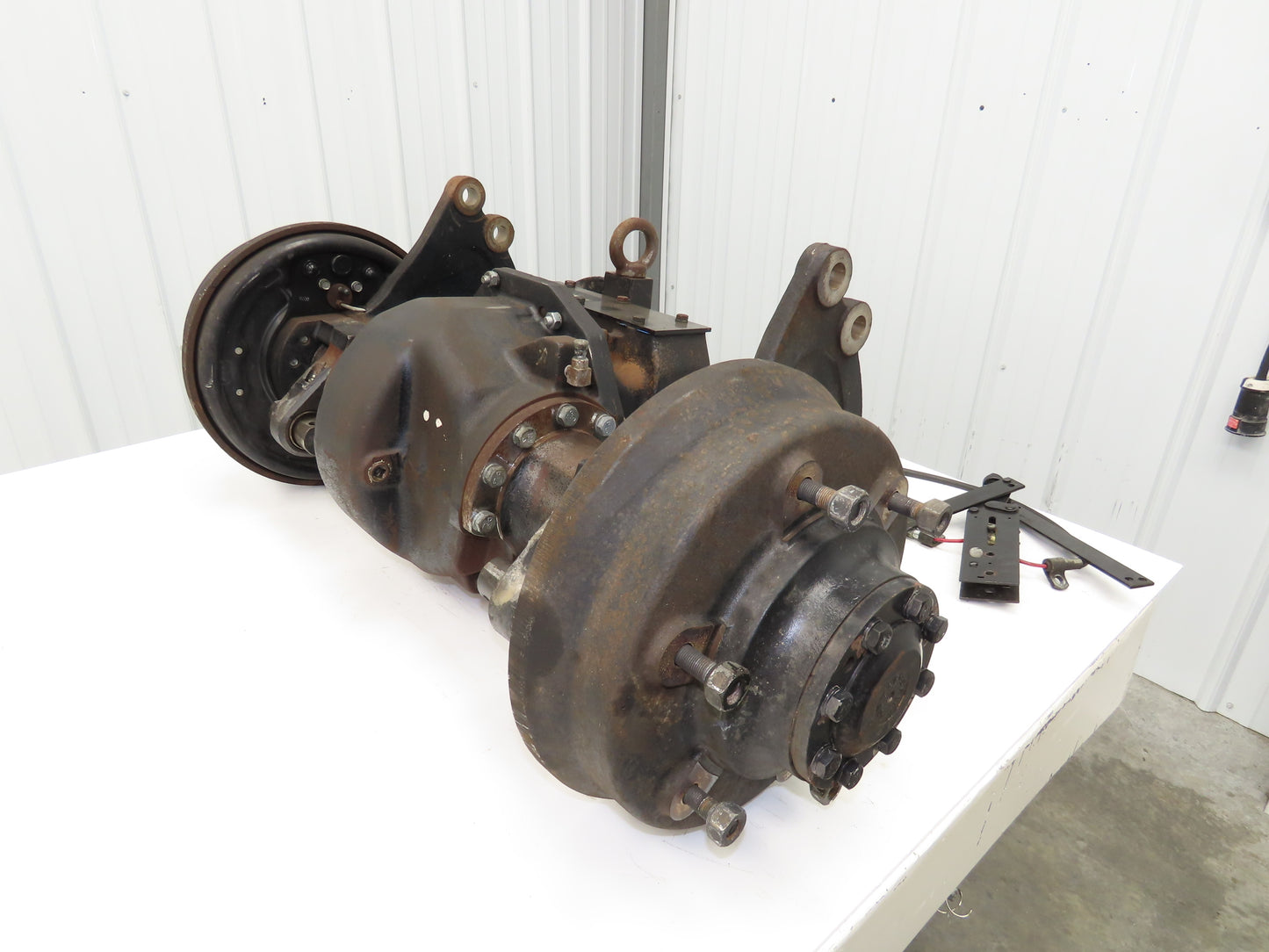 Hyster E60Z-33 Forklift Front Dual Wheel Drive Axle Assembly 6-Lug & Park Brake