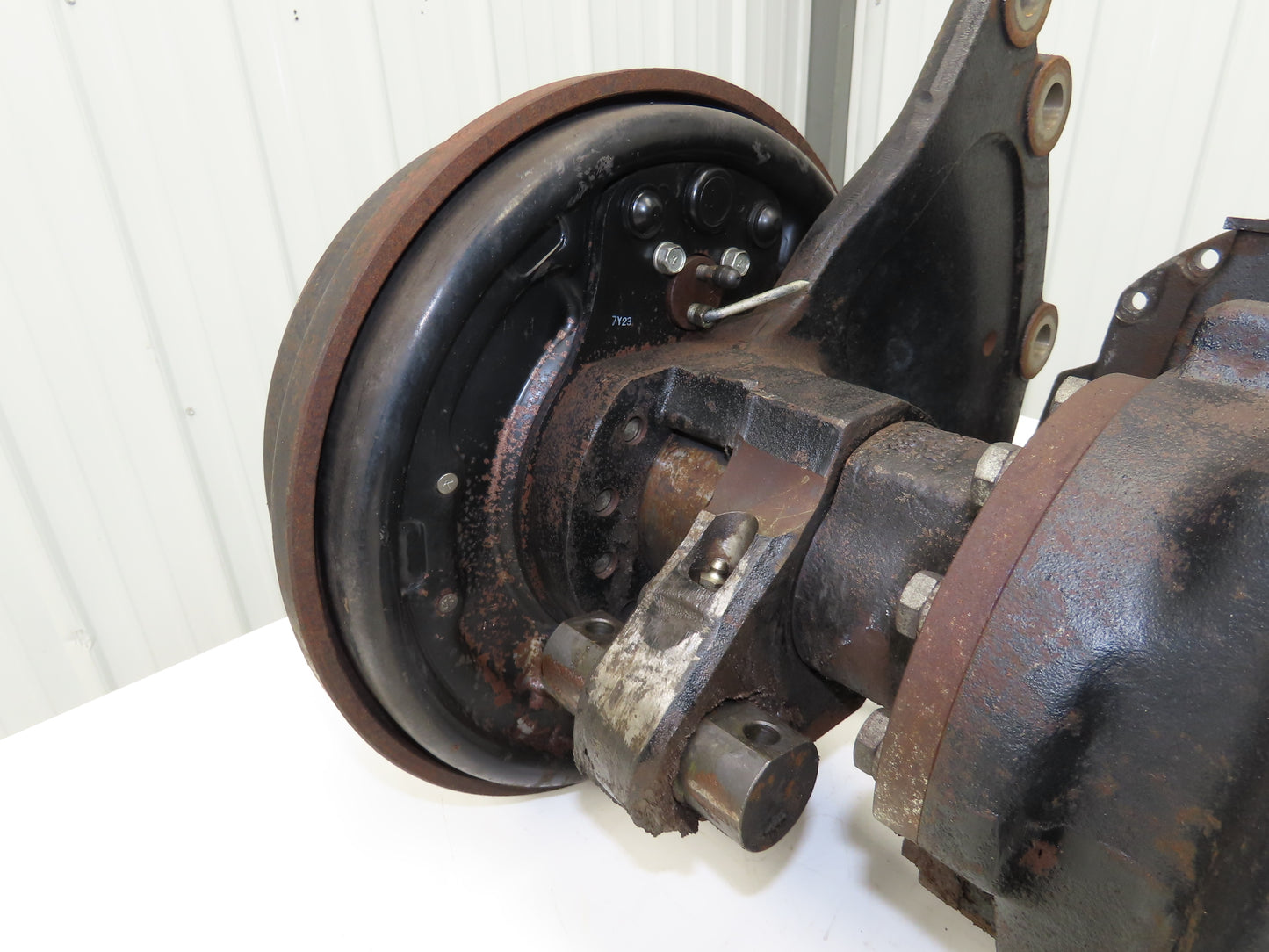 Hyster E60Z-33 Forklift Front Dual Wheel Drive Axle Assembly 6-Lug & Park Brake