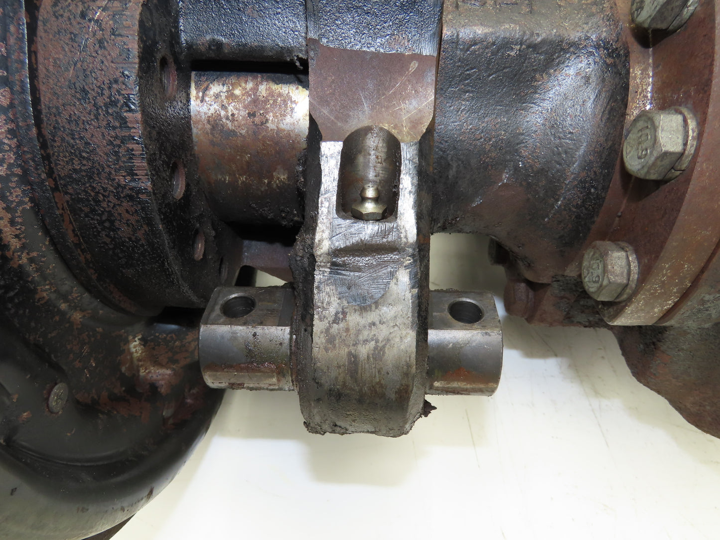 Hyster E60Z-33 Forklift Front Dual Wheel Drive Axle Assembly 6-Lug & Park Brake