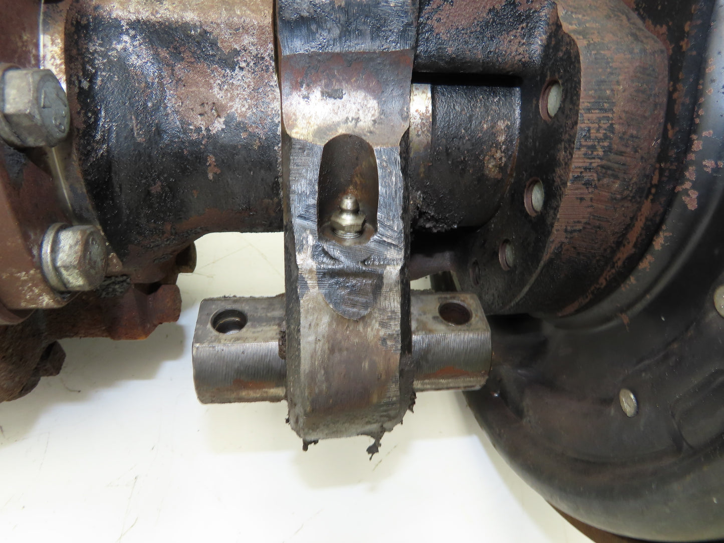 Hyster E60Z-33 Forklift Front Dual Wheel Drive Axle Assembly 6-Lug & Park Brake