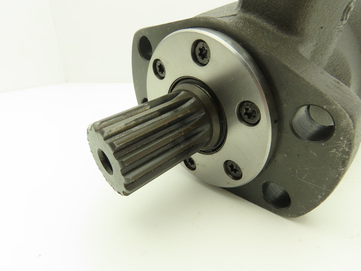 White 151H1053 OMH250 Hydraulic Motor 250cm³ 2900psi 4-Bolt Spline Shaft