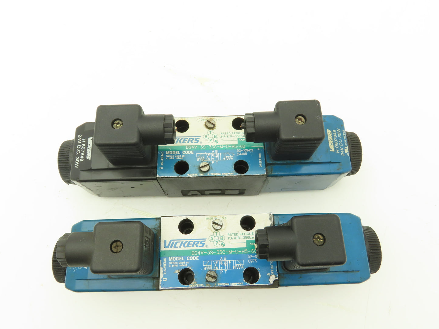 Vickers DG4V-3S-33C-M-U-H5-60 Hydraulic Directional Solenoid Valve 24V Lot of 2