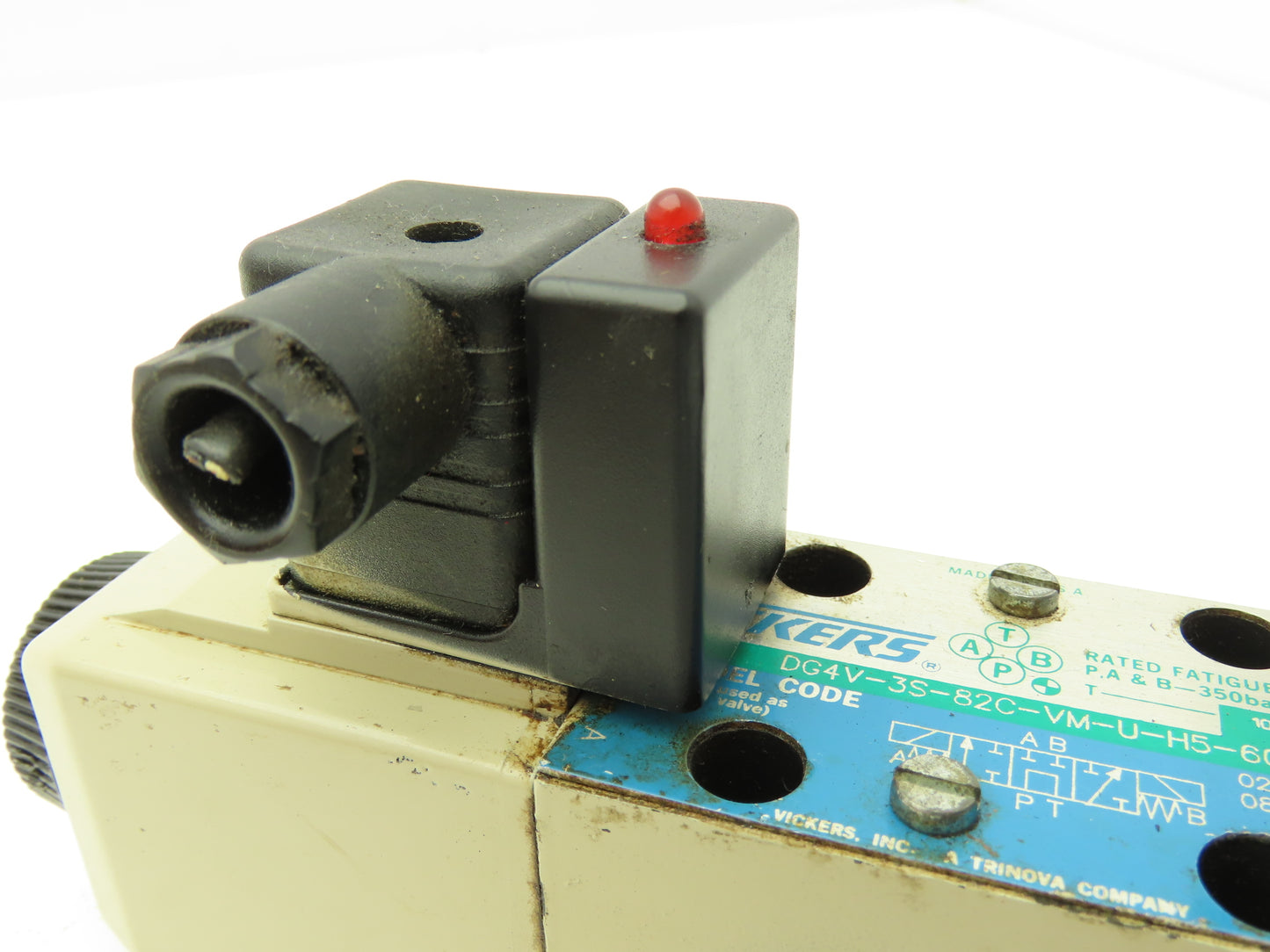 Vickers DG4V-3S-82C-VM-U-H5-60 Hydraulic Directional Solenoid Valve 24VDC