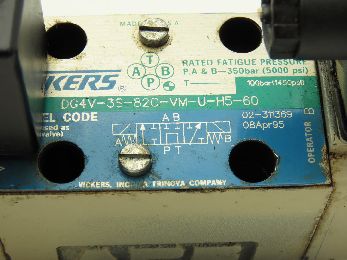 Vickers DG4V-3S-82C-VM-U-H5-60 Hydraulic Directional Solenoid Valve 24VDC