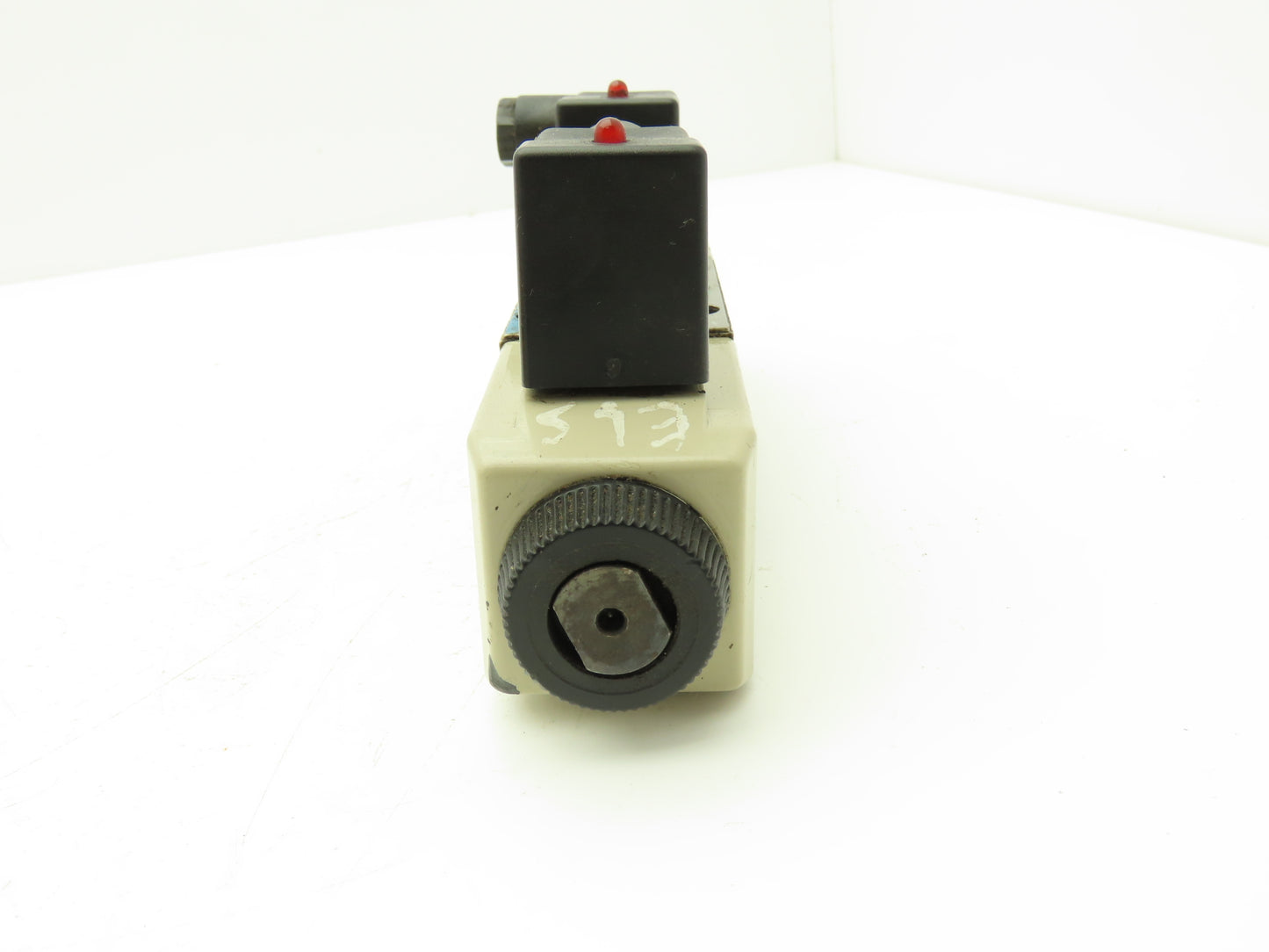 Vickers DG4V-3S-82C-VM-U-H5-60 Hydraulic Directional Solenoid Valve 24VDC
