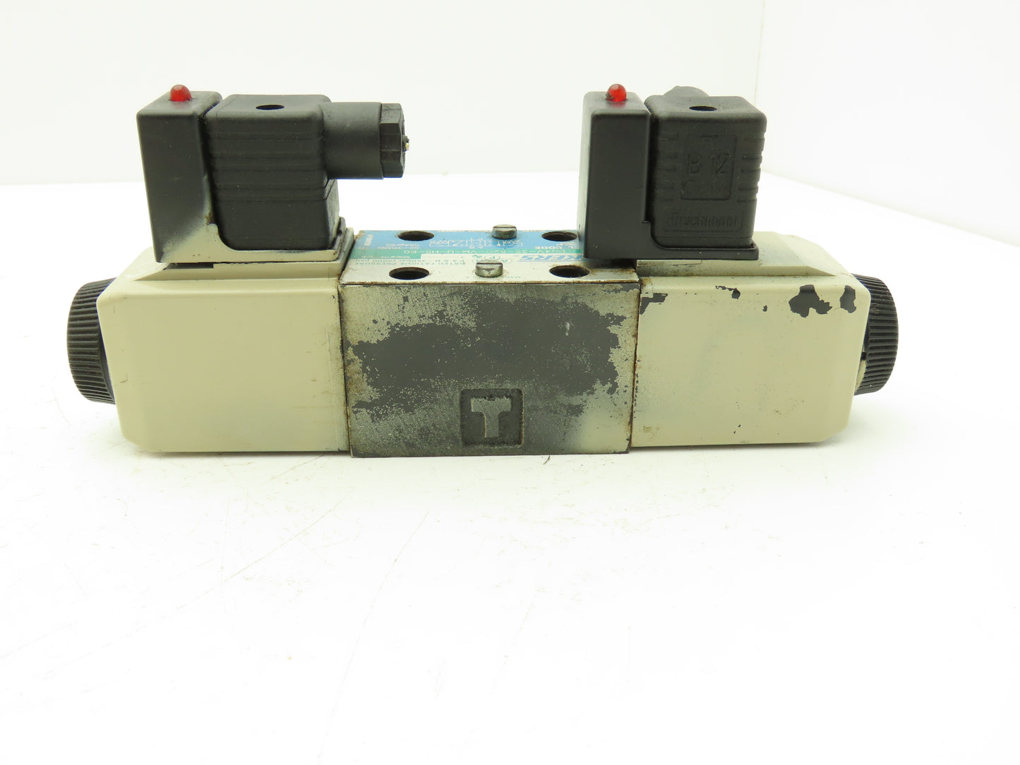 Vickers DG4V-3S-82C-VM-U-H5-60 Hydraulic Directional Solenoid Valve 24VDC