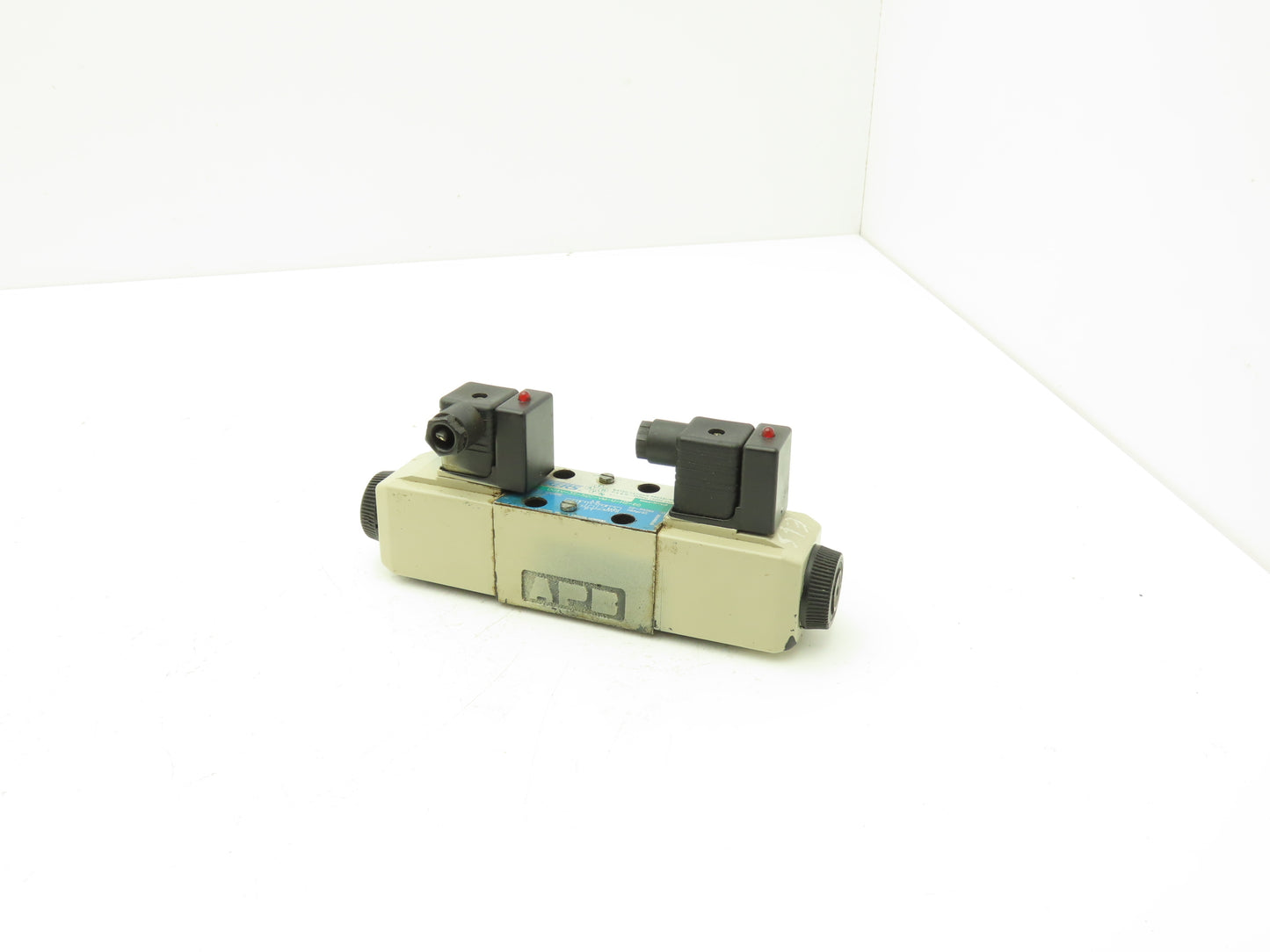 Vickers DG4V-3S-82C-VM-U-H5-60 Hydraulic Directional Solenoid Valve 24VDC