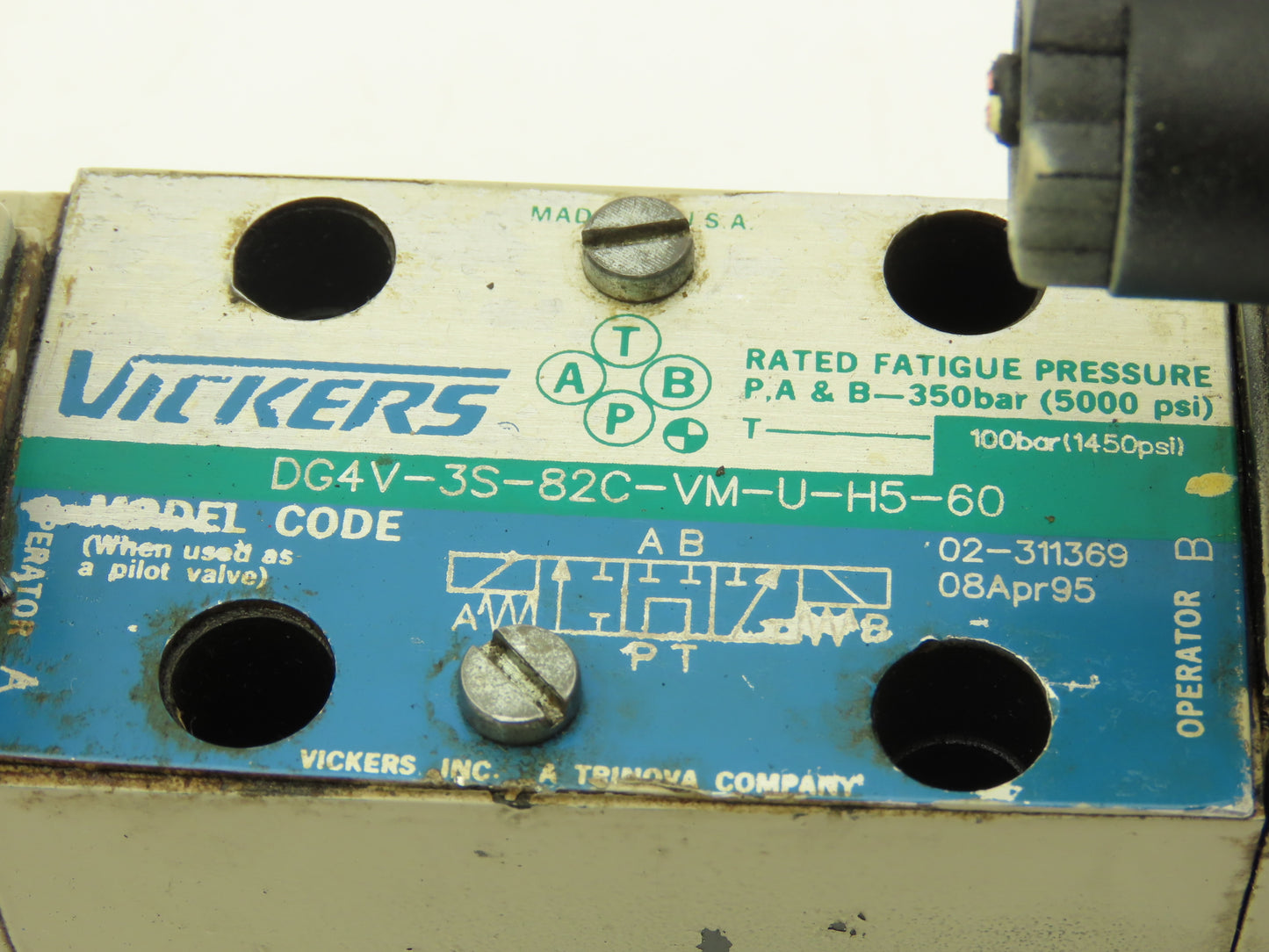 Vickers DG4V-3S-82C-VM-U-H5-60 Hydraulic Directional Solenoid Valve 24VDC