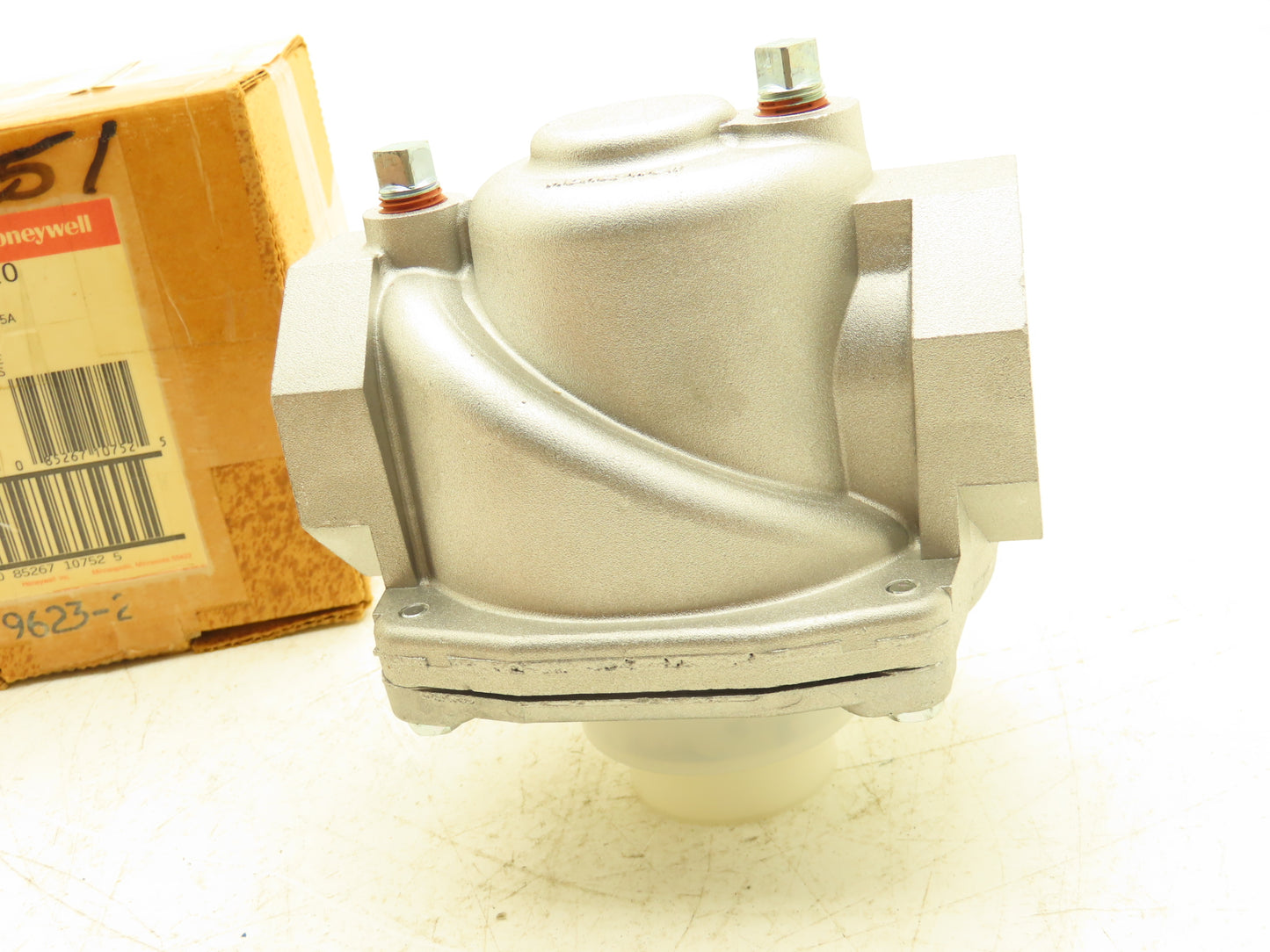 Honeywell V5055B Safety Shutoff Gas Valve 1-1/4"NPT NC Industrial