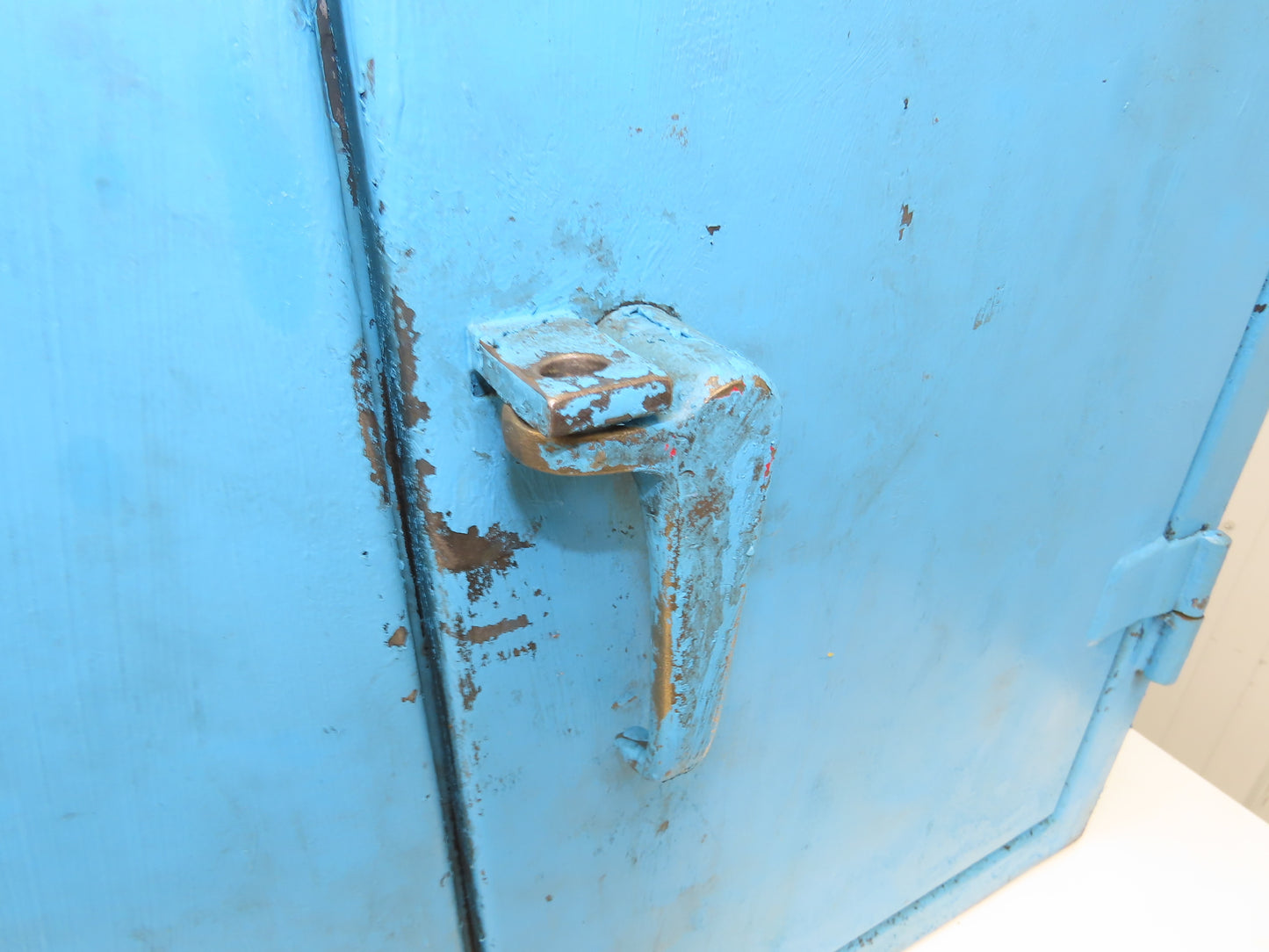 Strong Hold Extreme Duty 12 GA Counter-Height Cabinet 2 Shelf 36x20x36"