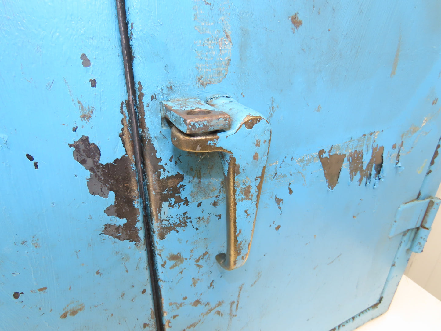 Strong Hold Extreme Duty 12 GA Counter-Height Cabinet 2 Shelf 36x20x36"