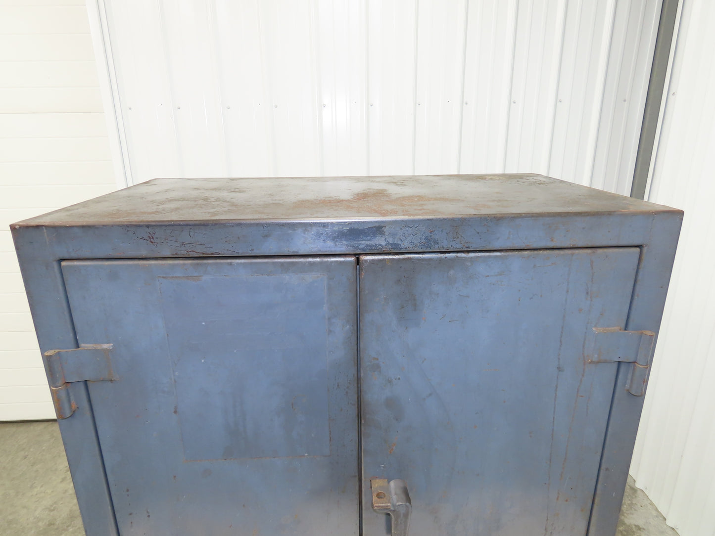 Strong Hold Extreme Duty 12 GA Counter-Height Cabinet 2 Shelf 36x20x36"