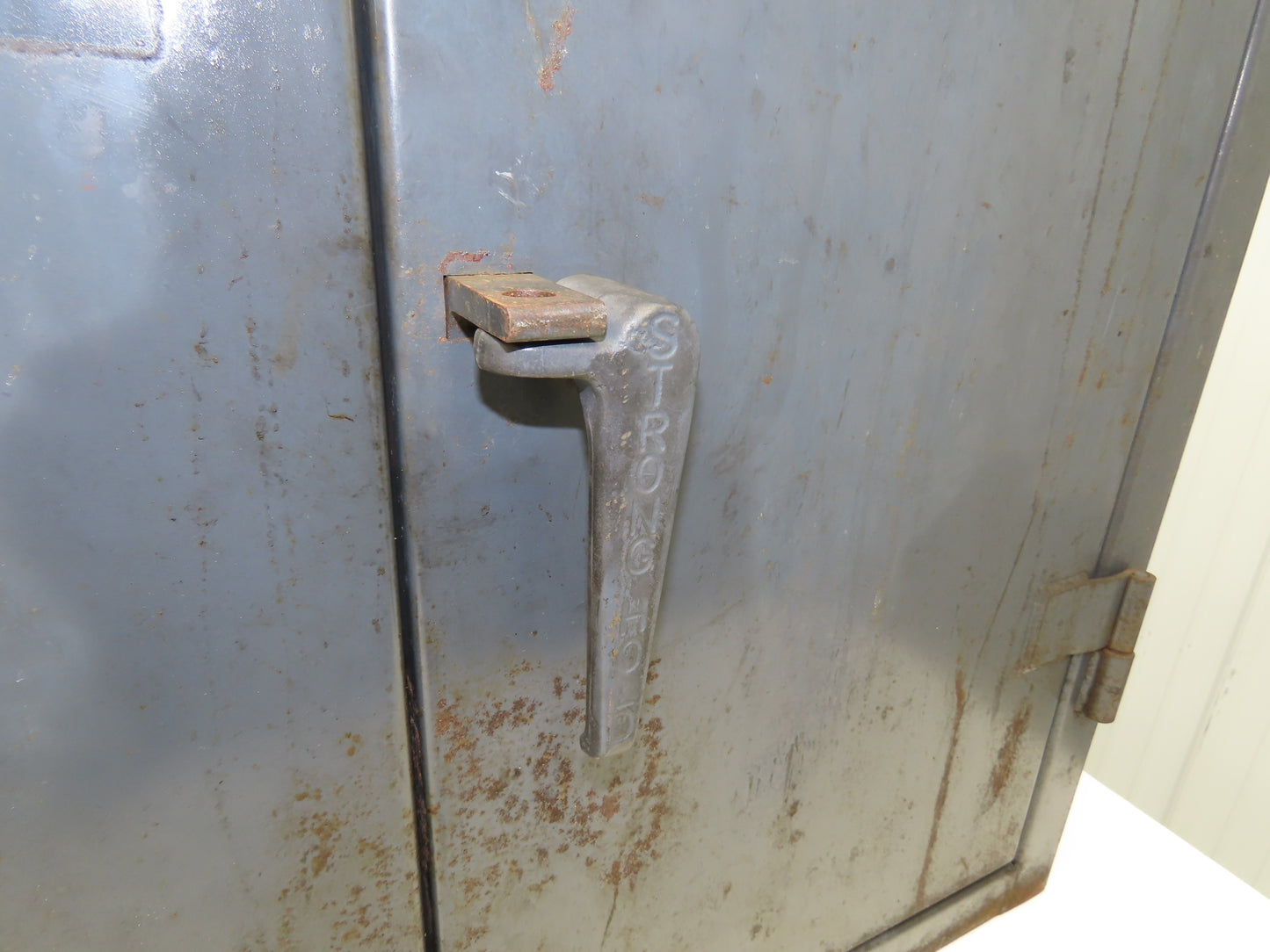 Strong Hold Extreme Duty 12 GA Counter-Height Cabinet 2 Shelf 36x20x36"