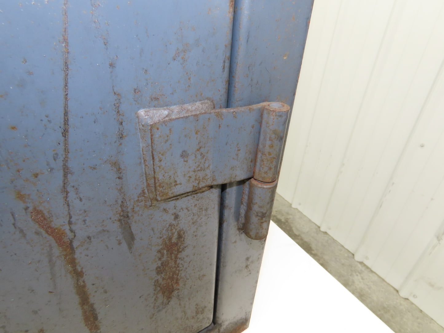 Strong Hold Extreme Duty 12 GA Counter-Height Cabinet 2 Shelf 36x20x36"