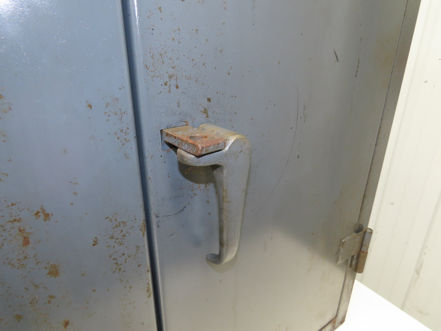 Strong Hold Extreme Duty 12 GA Counter-Height Cabinet 2 Shelf 36x20x42"