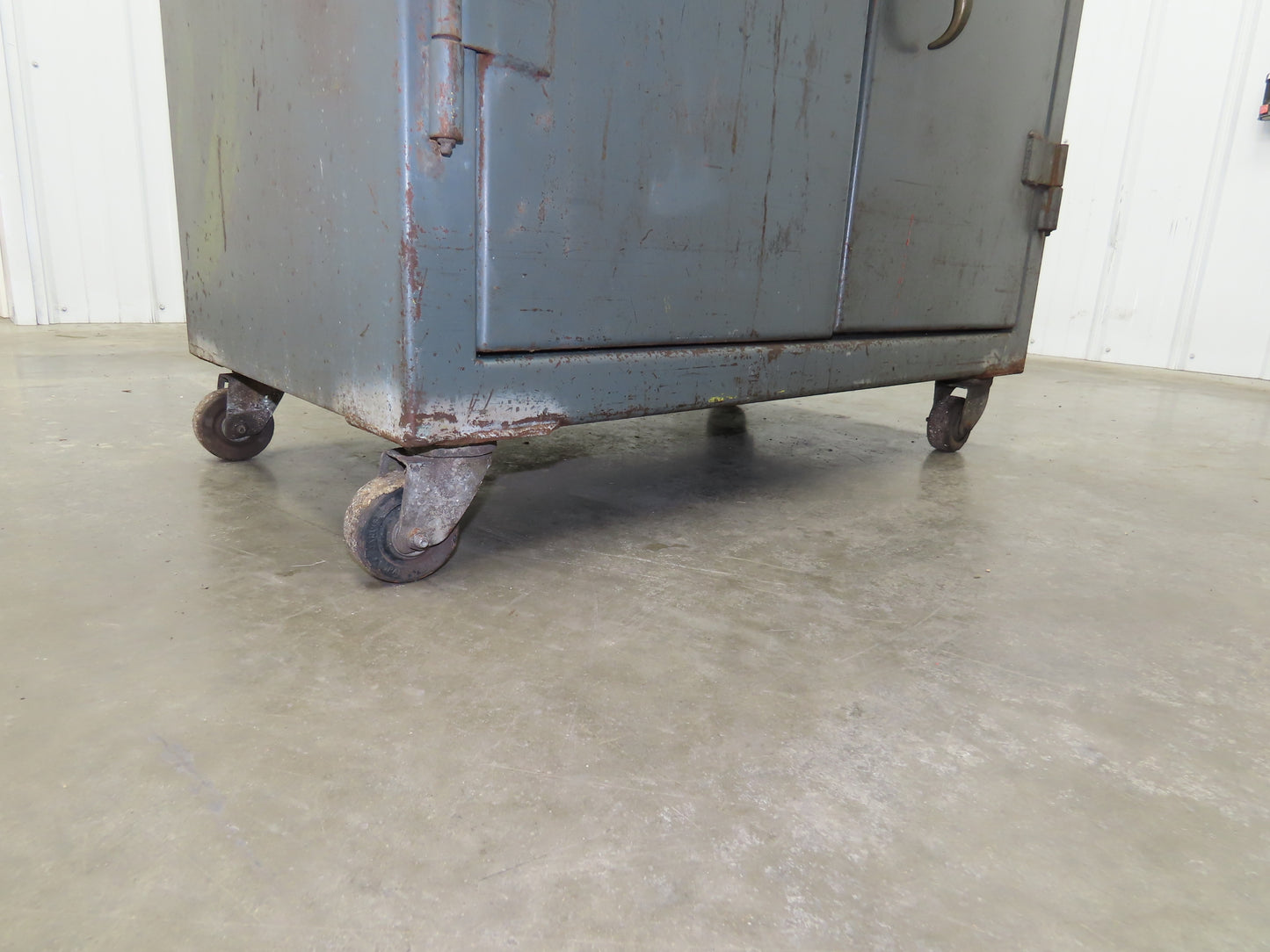 Strong Hold 12 GA Counter-Height Cabinet 2 Shelf 36x20x36" Tool Cart