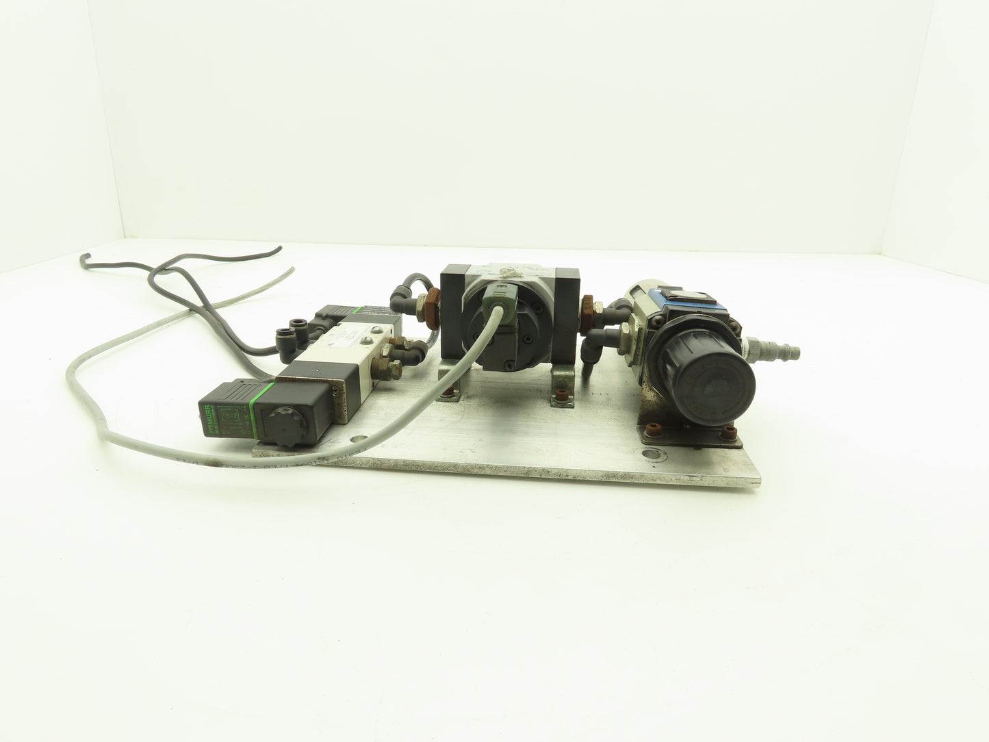 Nitra/Festo AVS-533C2-24D Pneumatic Solenoid & On/Off Valve w/Filter/Regulator