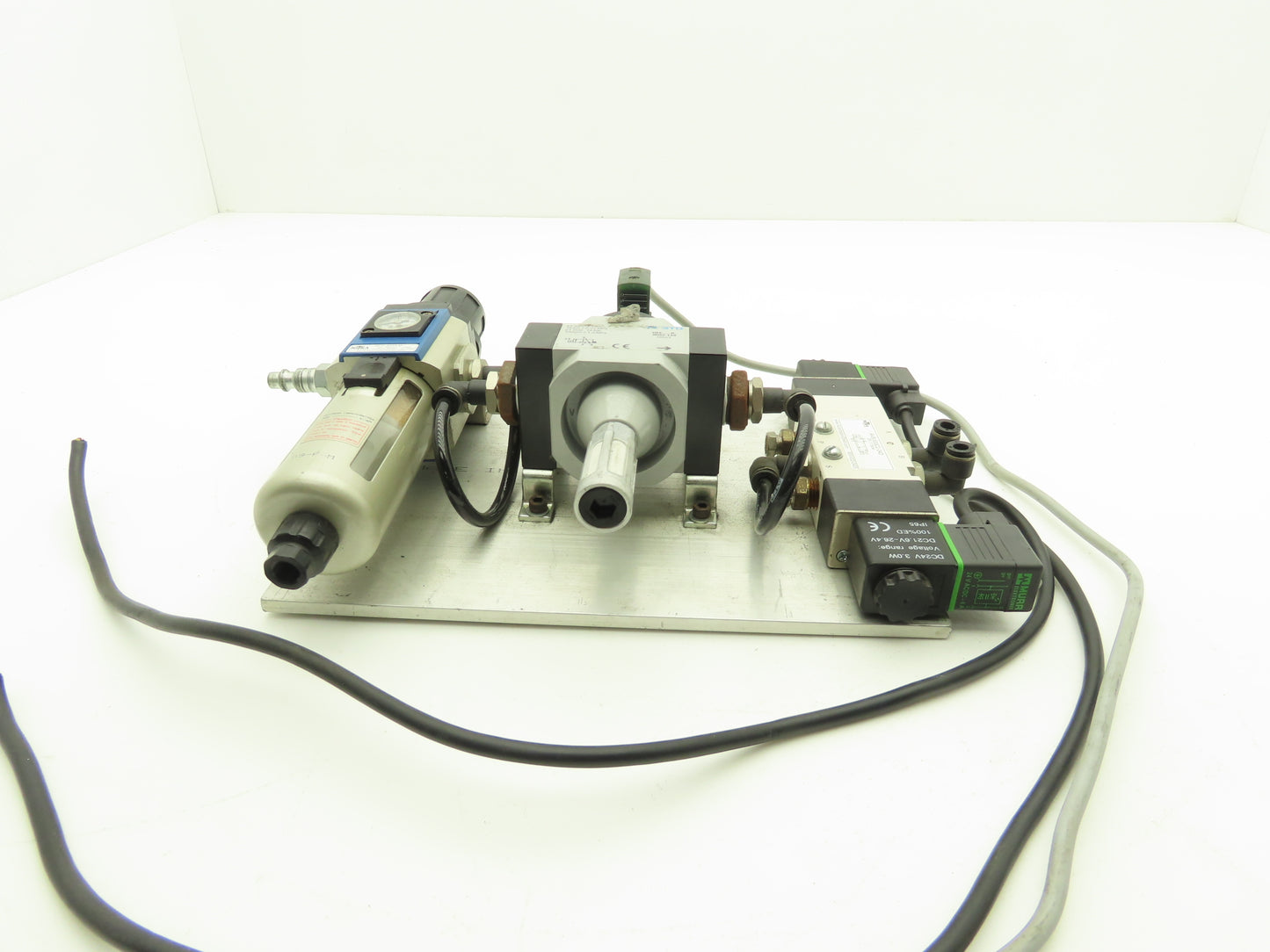 Nitra/Festo AVS-533C2-24D Pneumatic Solenoid & On/Off Valve w/Filter/Regulator