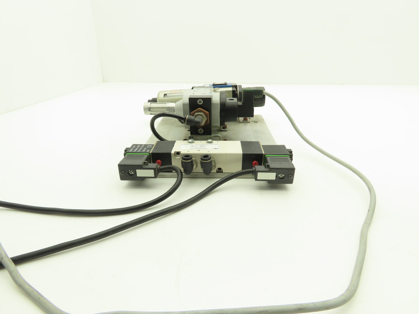 Nitra/Festo AVS-533C2-24D Pneumatic Solenoid & On/Off Valve w/Filter/Regulator