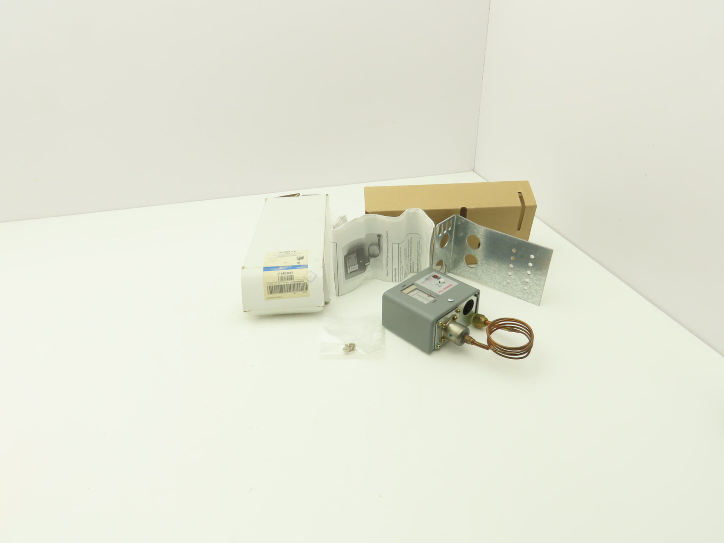 Johnson Controls 4E041 High Pressure Lockout Control 50-500 PSIG 36" Capillary