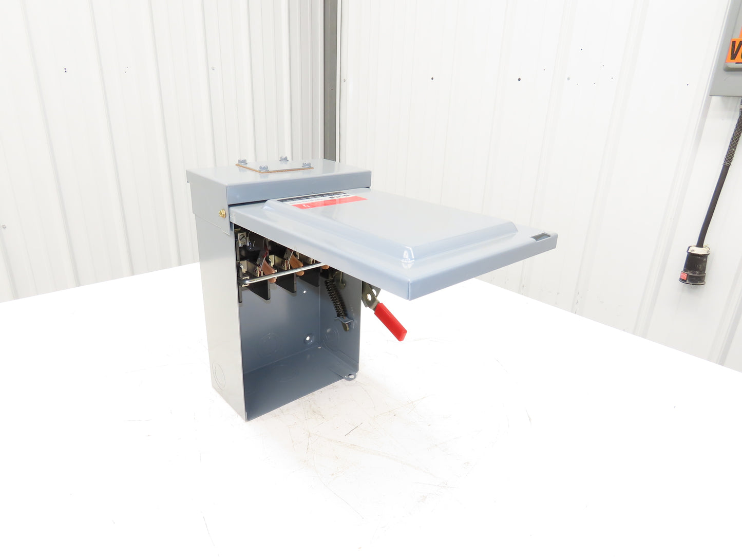 Cutler Hammer DG322URB Safety Disconnect Switch 60A 240V 3 Pole Non Fused 3R