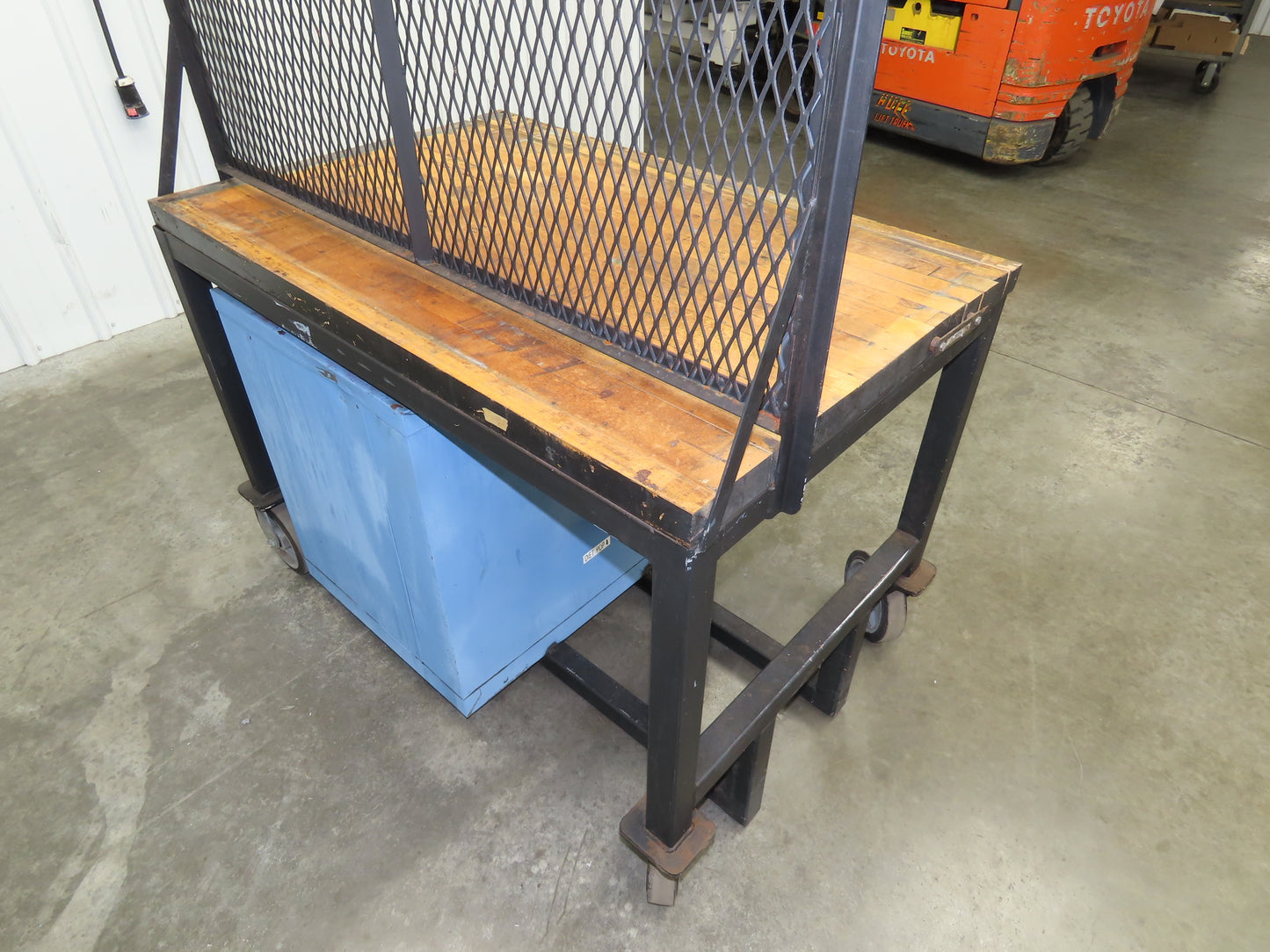 Lista Workbench Wood Top 48x30" 6 Drawer Tool Storage Cabinet Mesh Back Rack