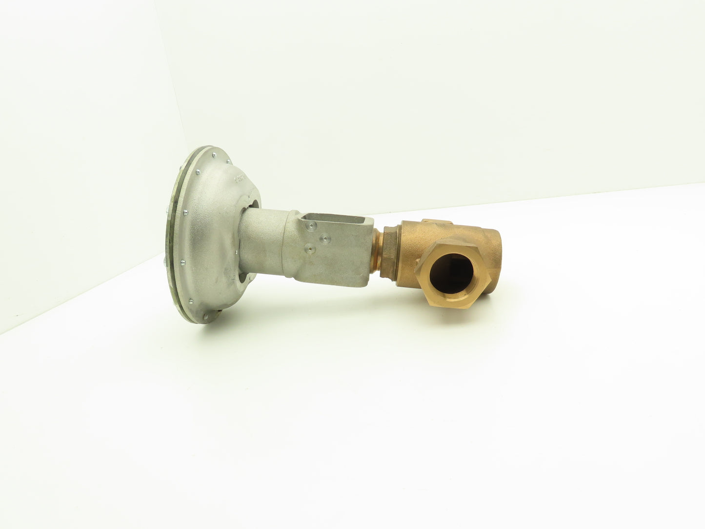 Johnson Controls V-5254-3 1-1/2" NPT Copper Globe Valve 9-13 PSIG Normally Open