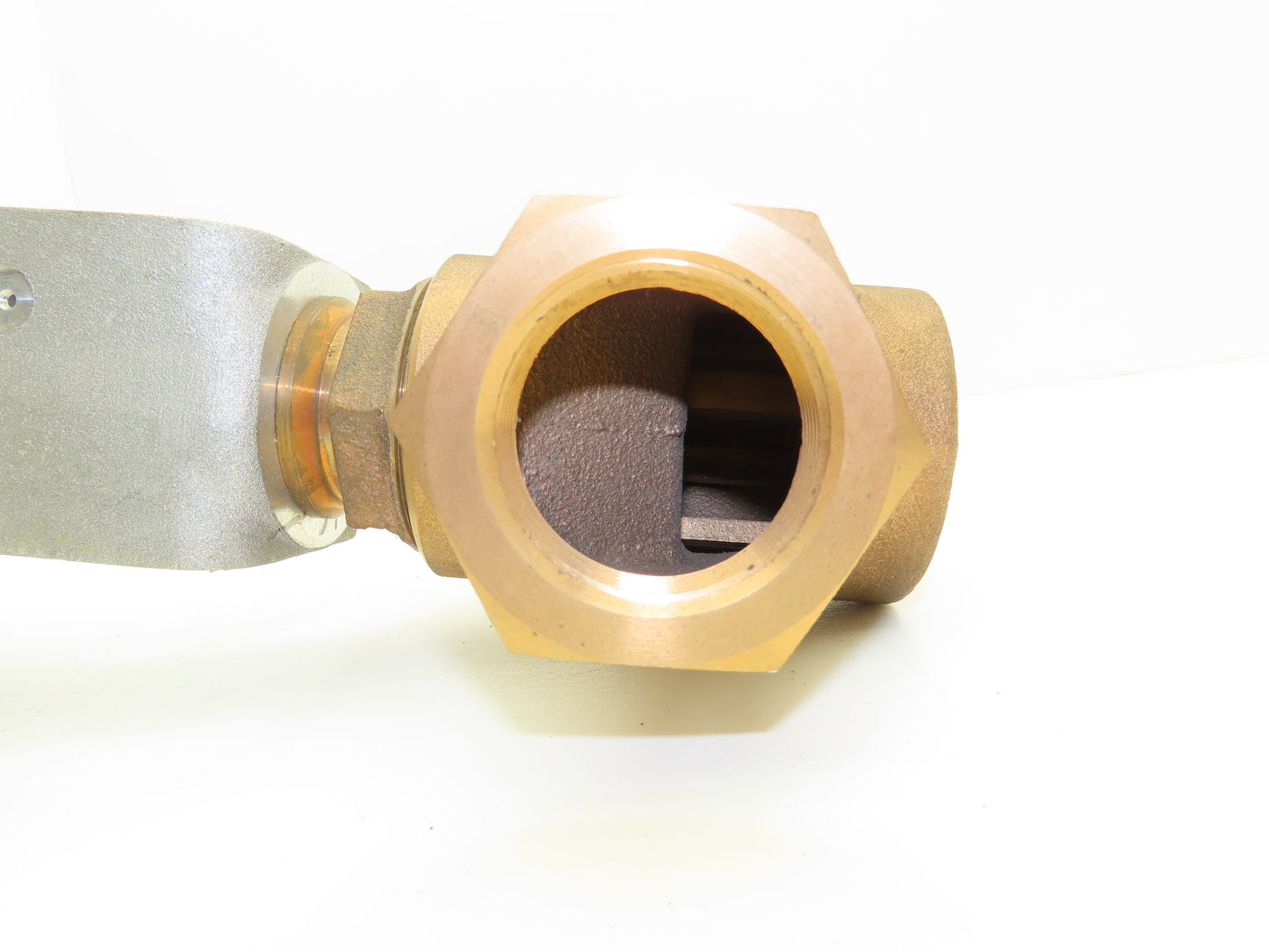 Johnson Controls V-5254-3 1-1/2" NPT Copper Globe Valve 9-13 PSIG Normally Open