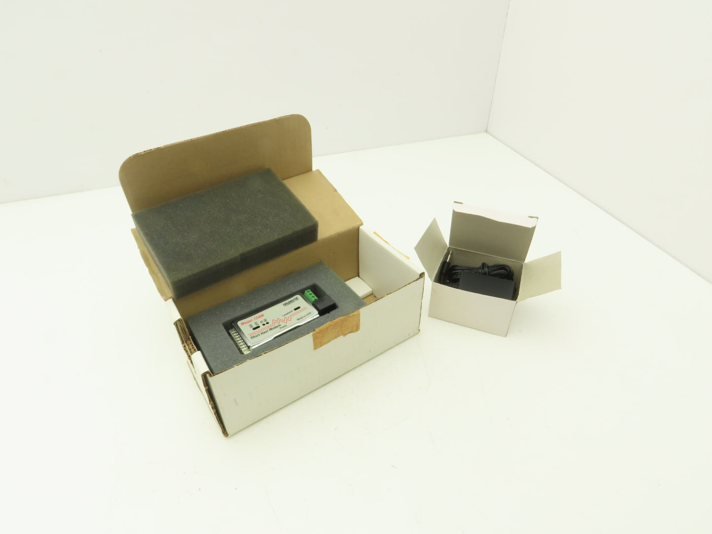 Telebyte Model 72AM Short Haul Modem With Power Supply 120VAC In 9VAC Out