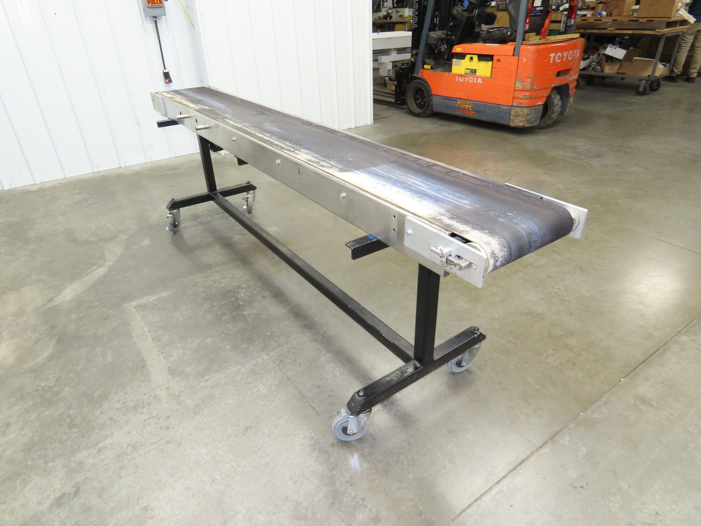 Steeltek 8' 8" Portable Conveyor 12"Belt Stainless 230/460V Chain Drive 140FPM